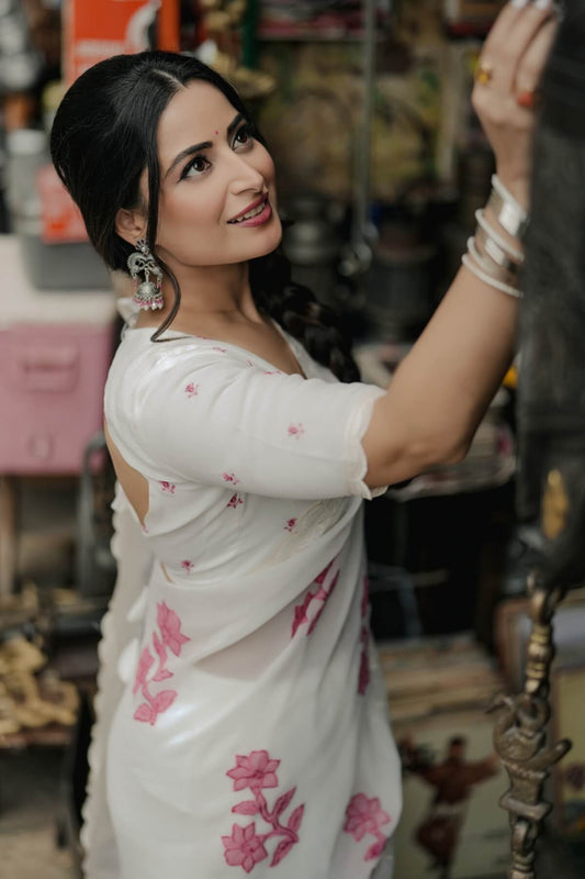 Aishwarya Sharma Off White Crush Silk Saree
