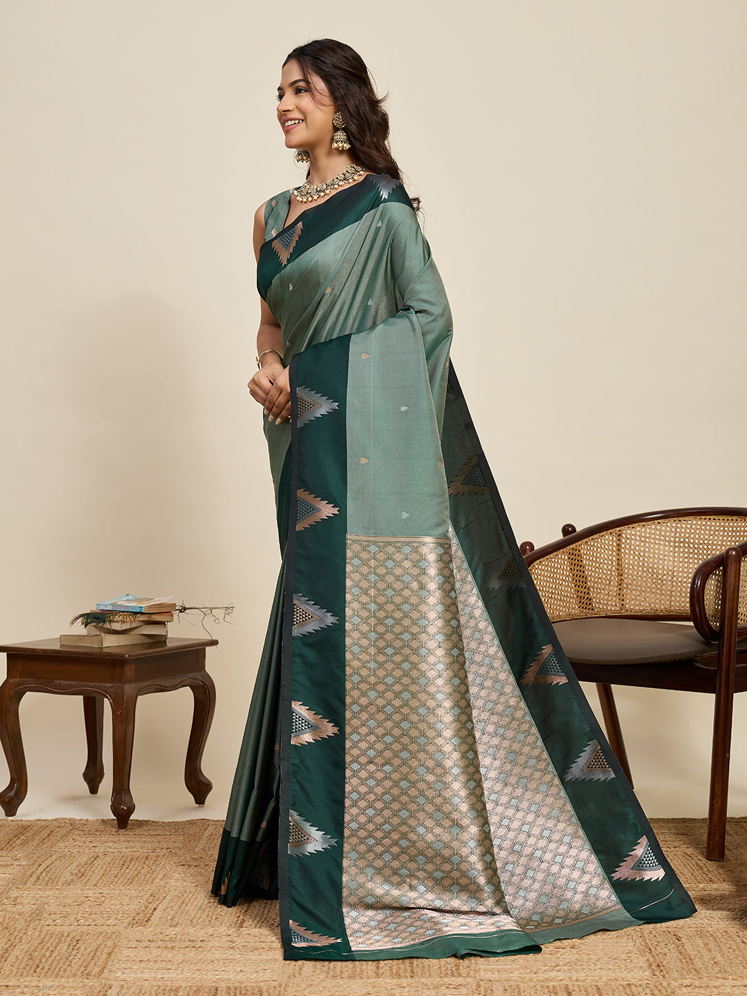 Women's Sea Green & Dark Green Soft Silk Woven Saree with Rich Zari Border