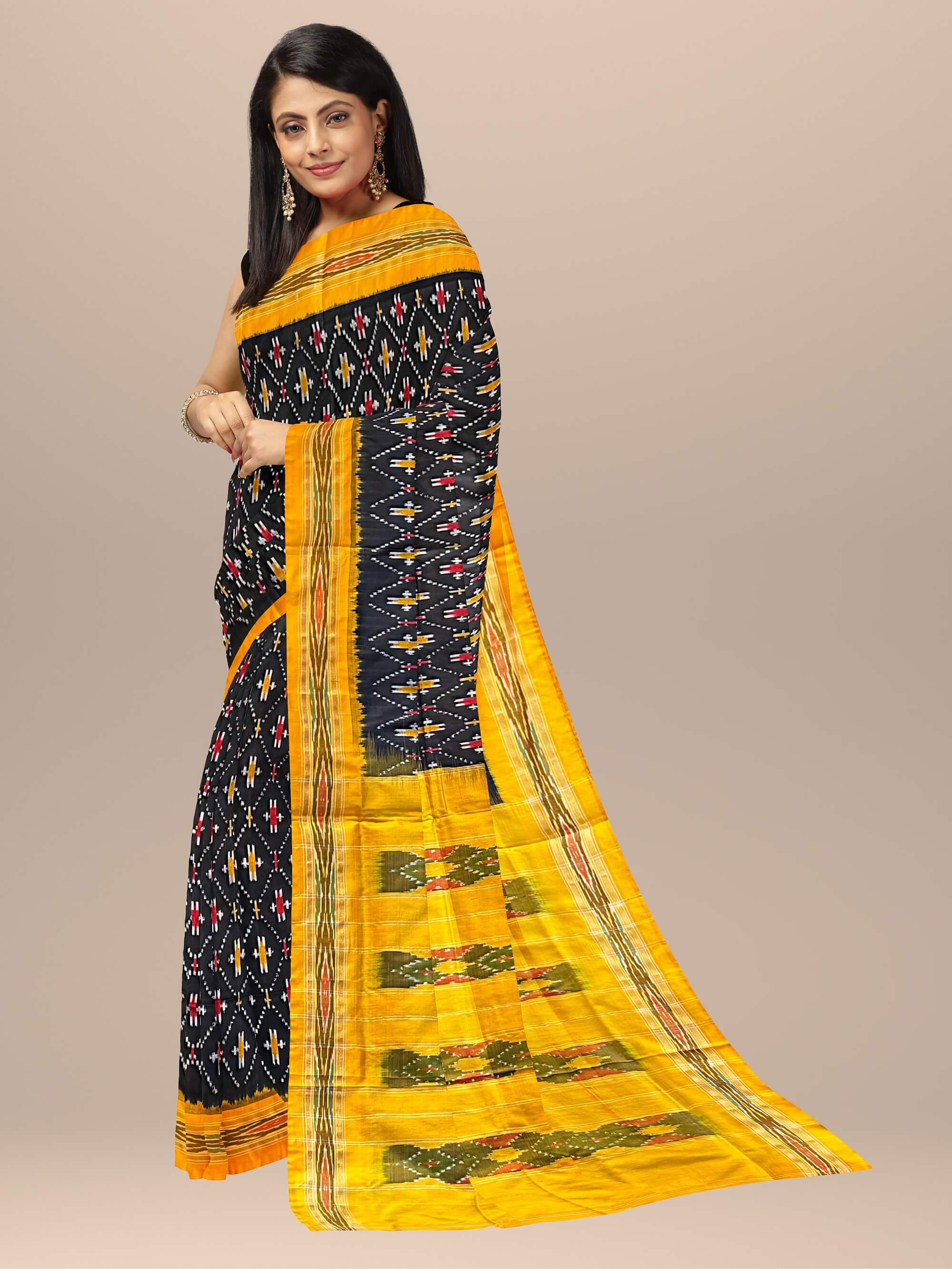 Black and Yellow Pochampally Pure Silk Handloom Saree in Ikkat Pattern
