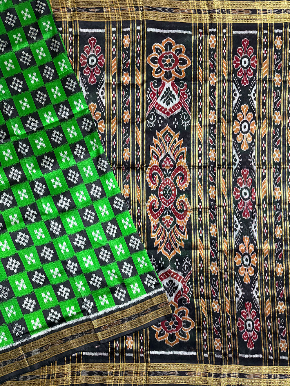 Green and Black Pasapalli Pattern Pure Silk Handloom Khandua Patta Saree