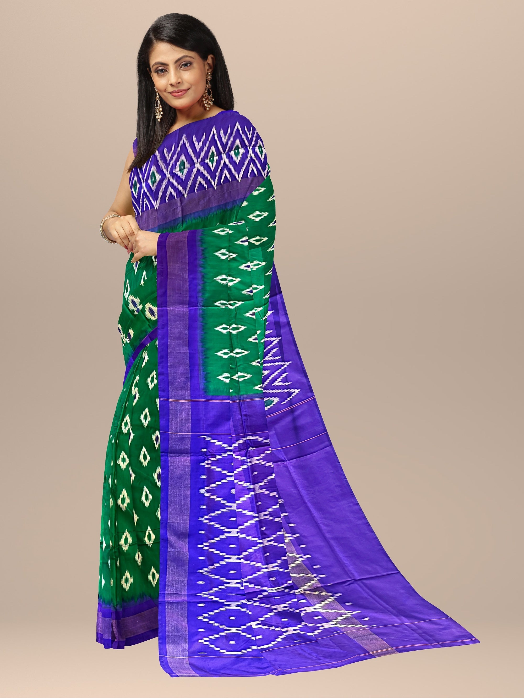 Green and Blue Pochampally Pure Silk Handloom Saree in Ikkat Pattern