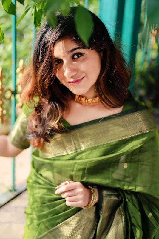 Dazzling Green Cotton Silk Saree With Beautiful Blouse Piece