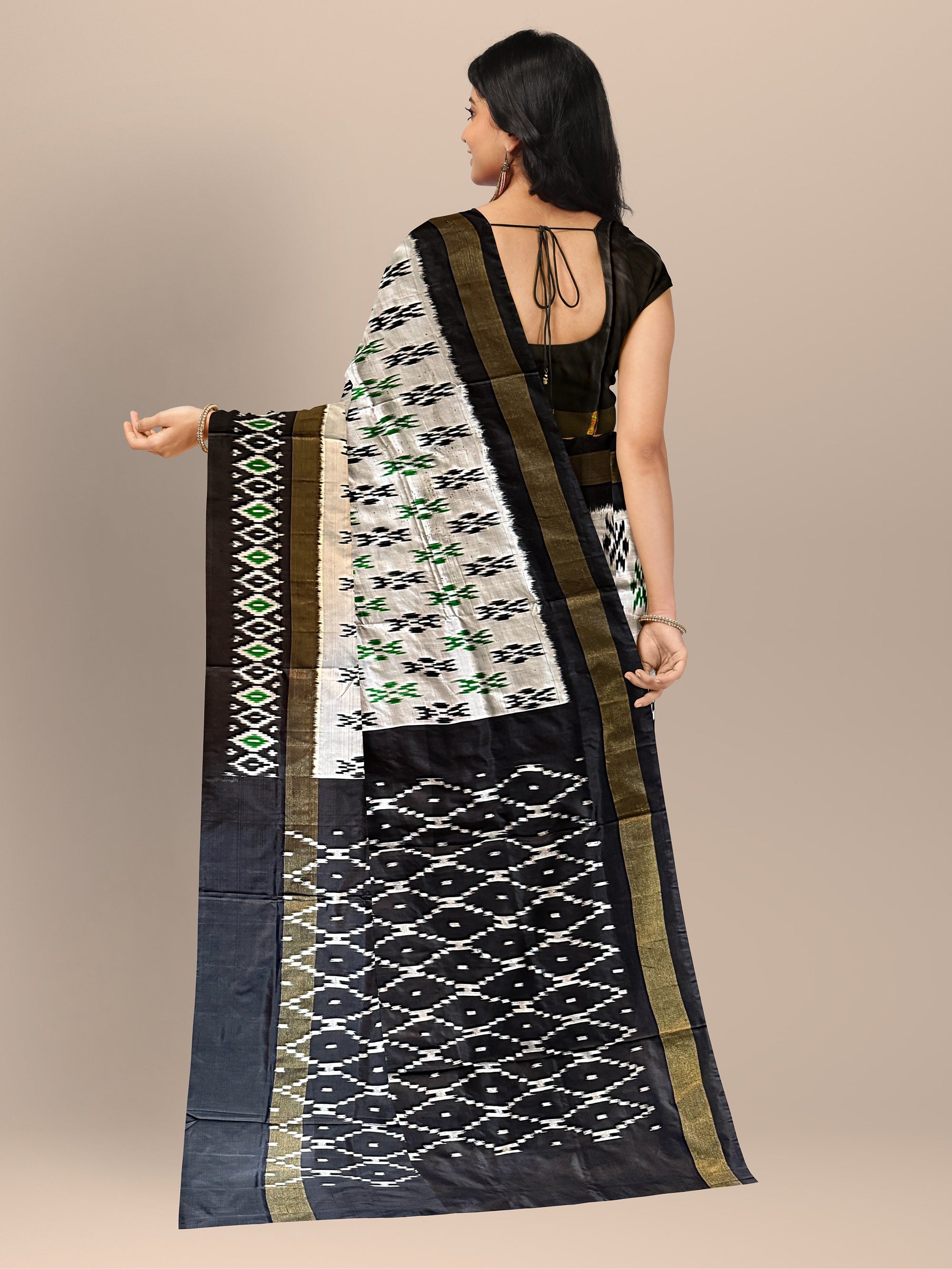 Grey and Black Pochampally Pure Silk Handloom Saree in Ikkat Pattern