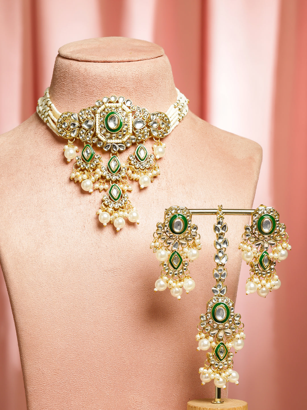 Pearl Embellished Kundan Necklace Set With Maangtikka