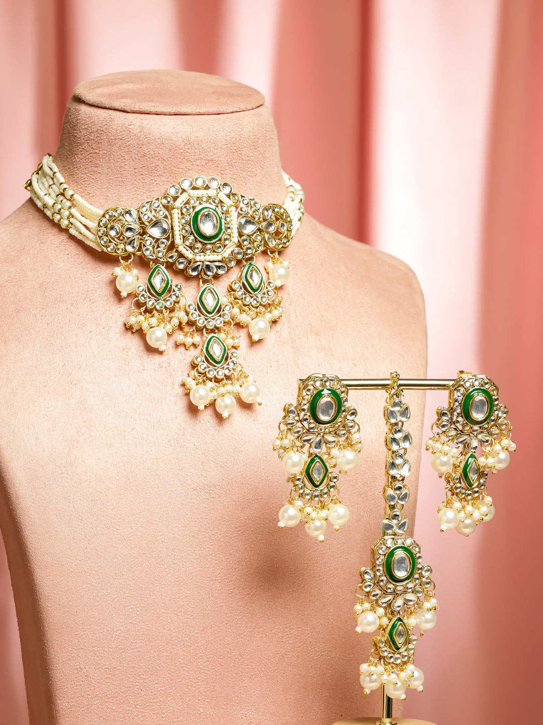Pearl Embellished Kundan Necklace Set With Maangtikka