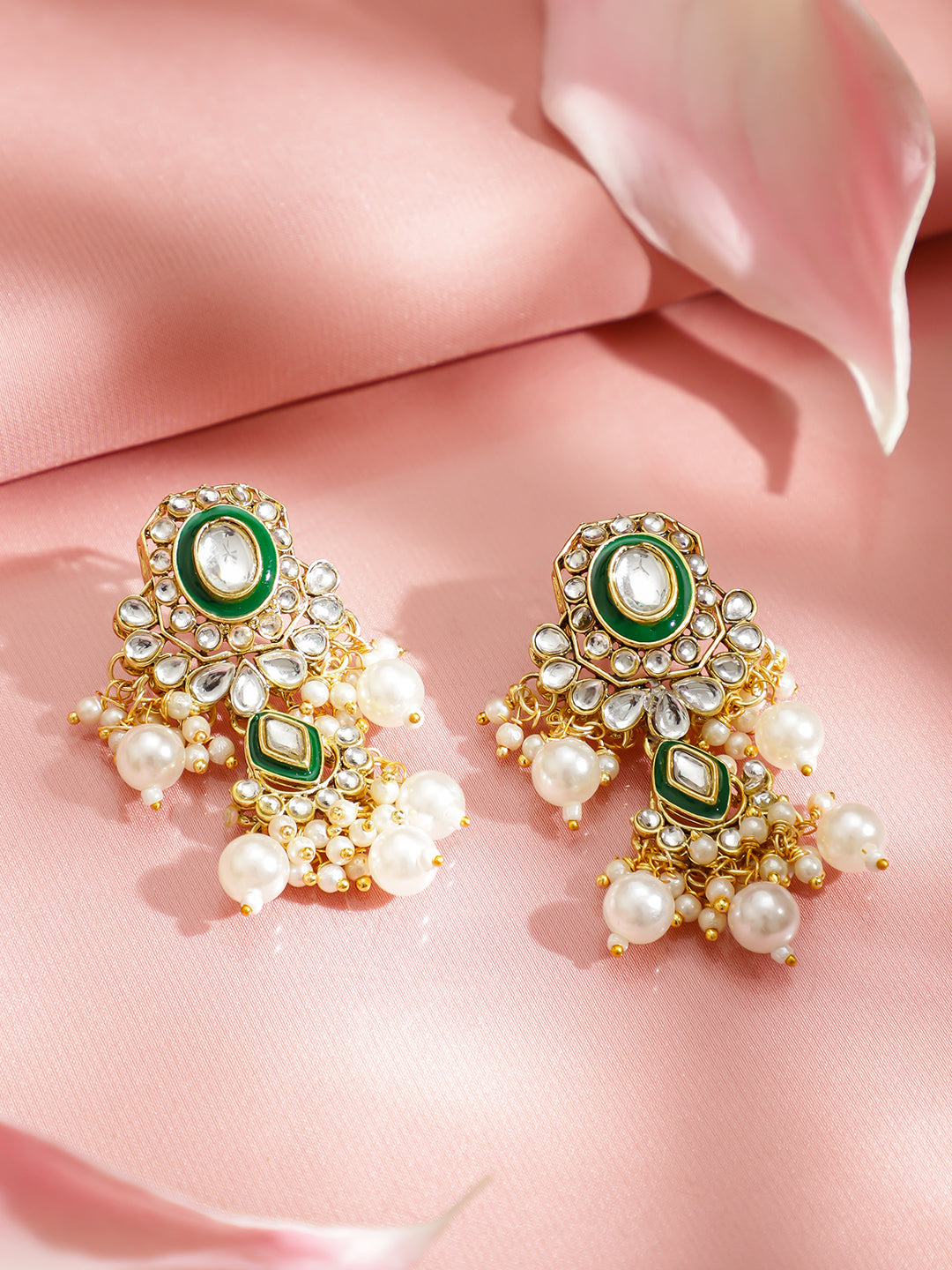 Pearl Embellished Kundan Necklace Set With Maangtikka