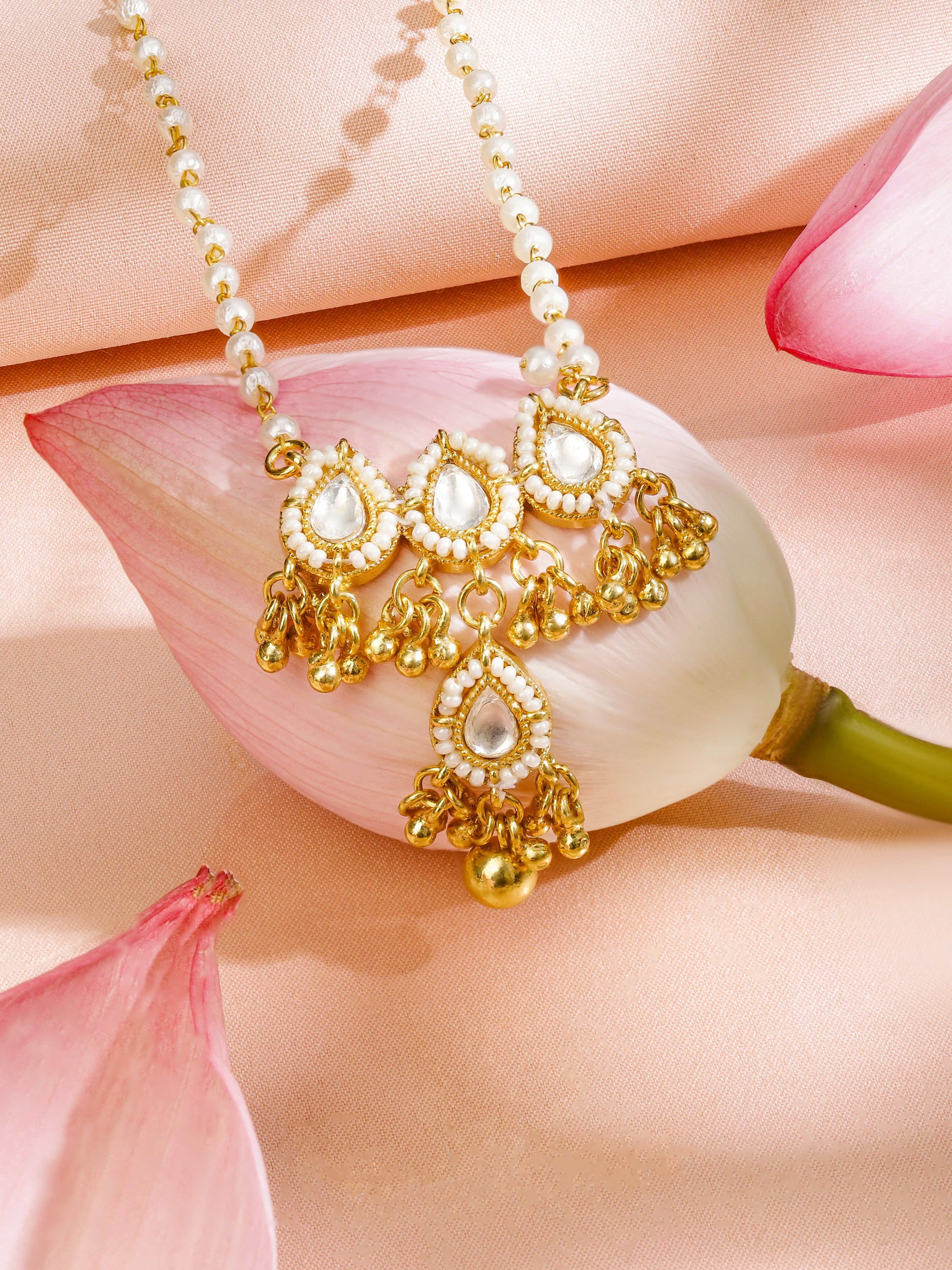 Kundan Charm Minimal Necklace Set