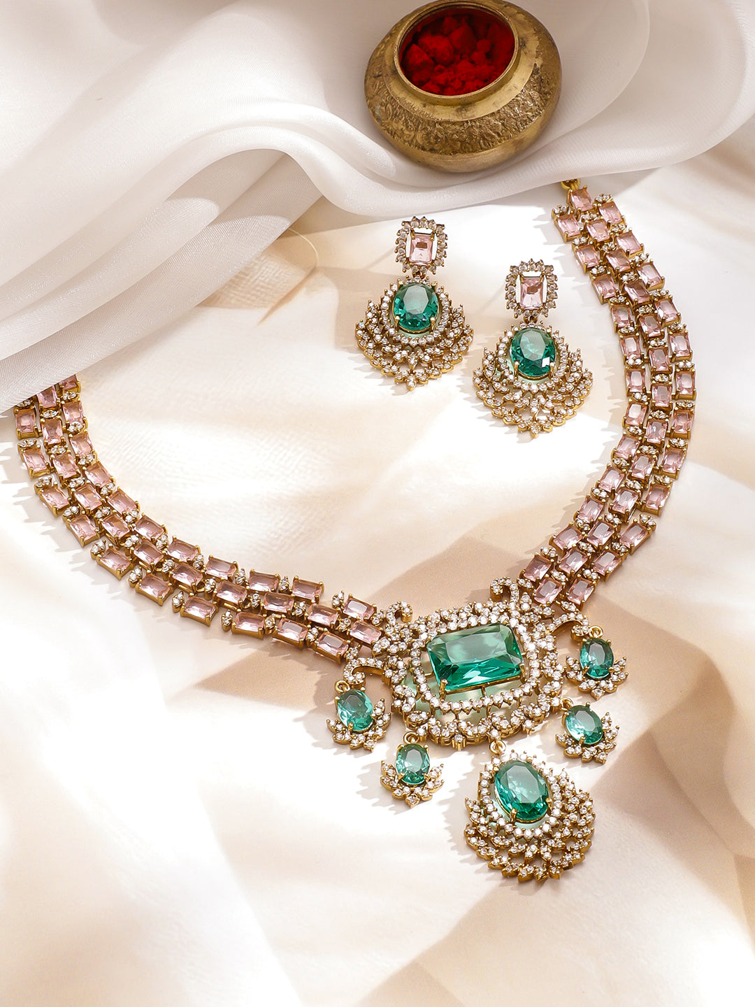 Emerald Muse Royal Necklace Set