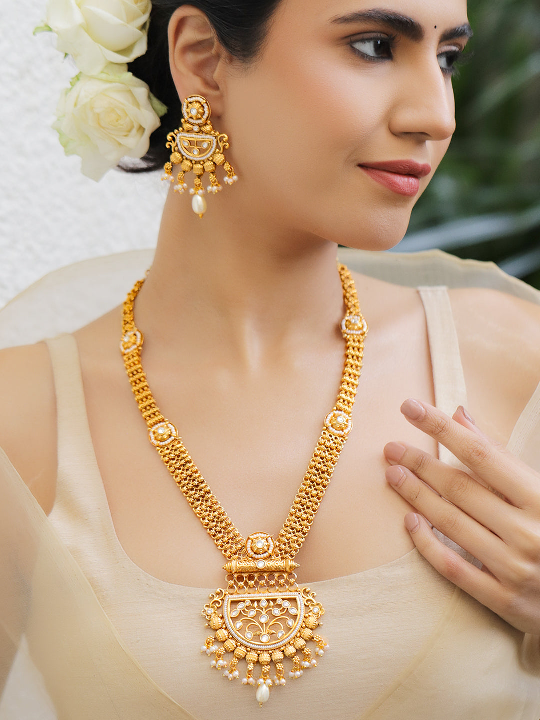 Queen Treasure Golden Necklace Set
