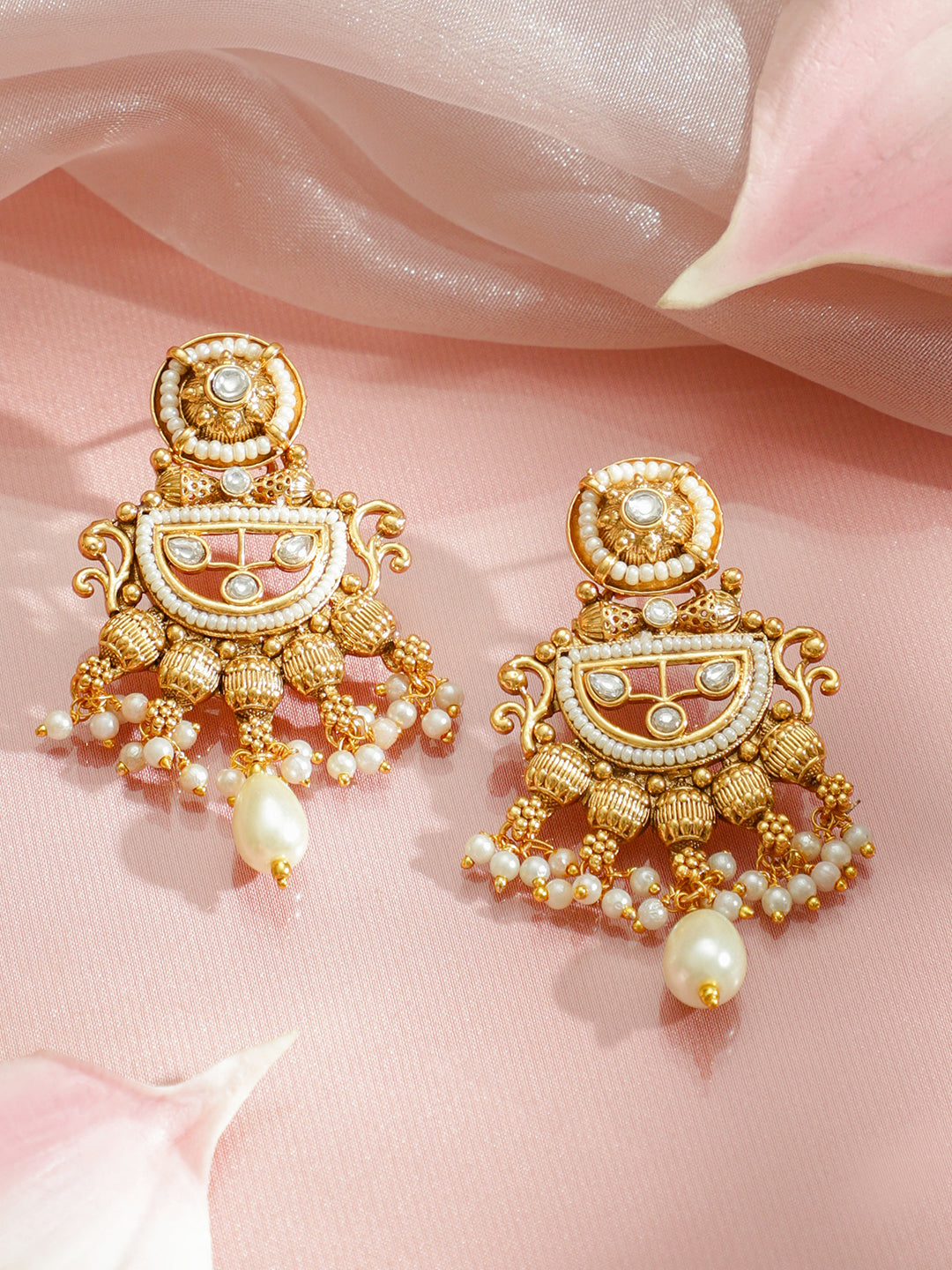 Queen Treasure Golden Necklace Set