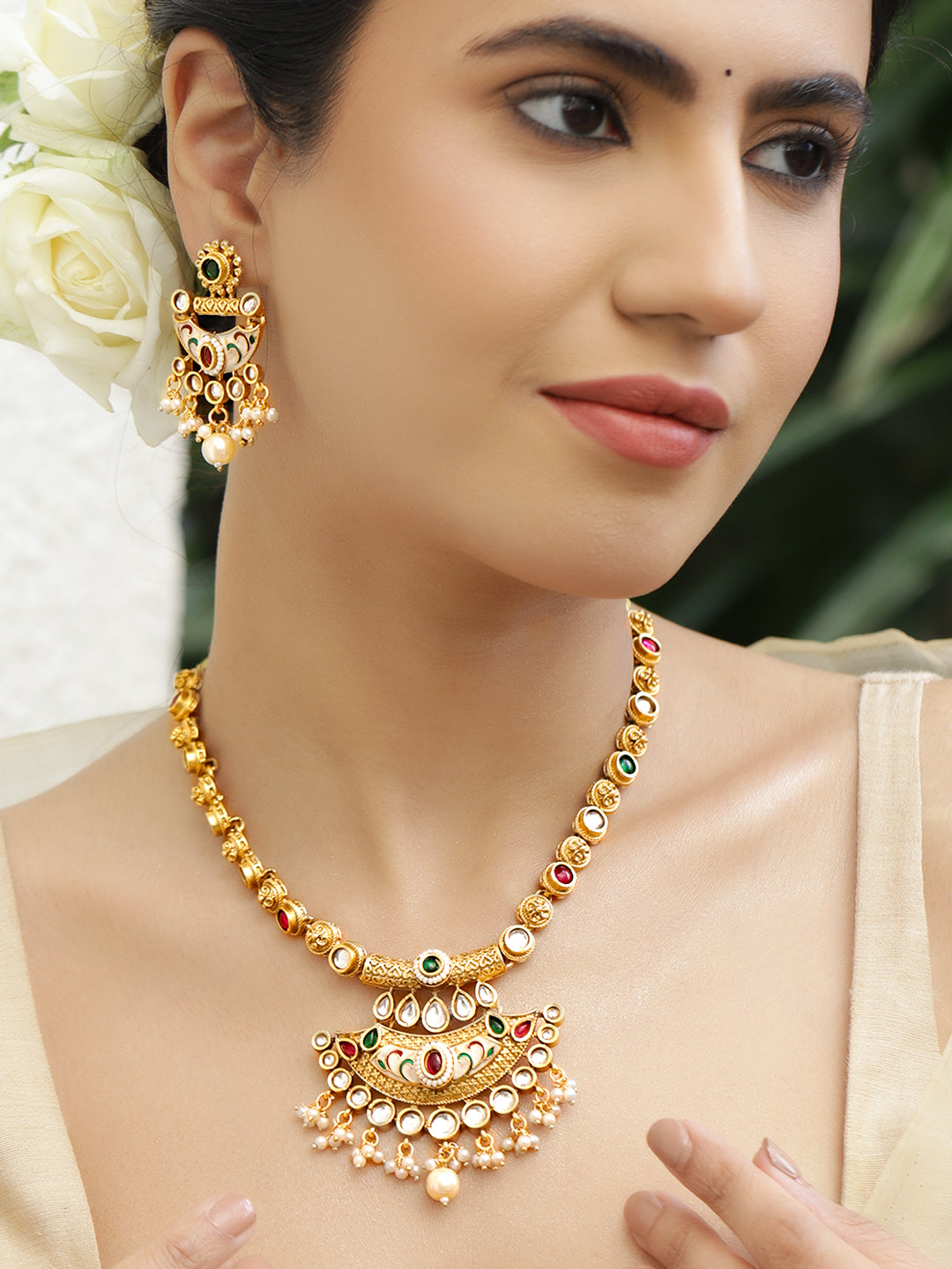 Queen’s Blush in Gold Necklace Set
