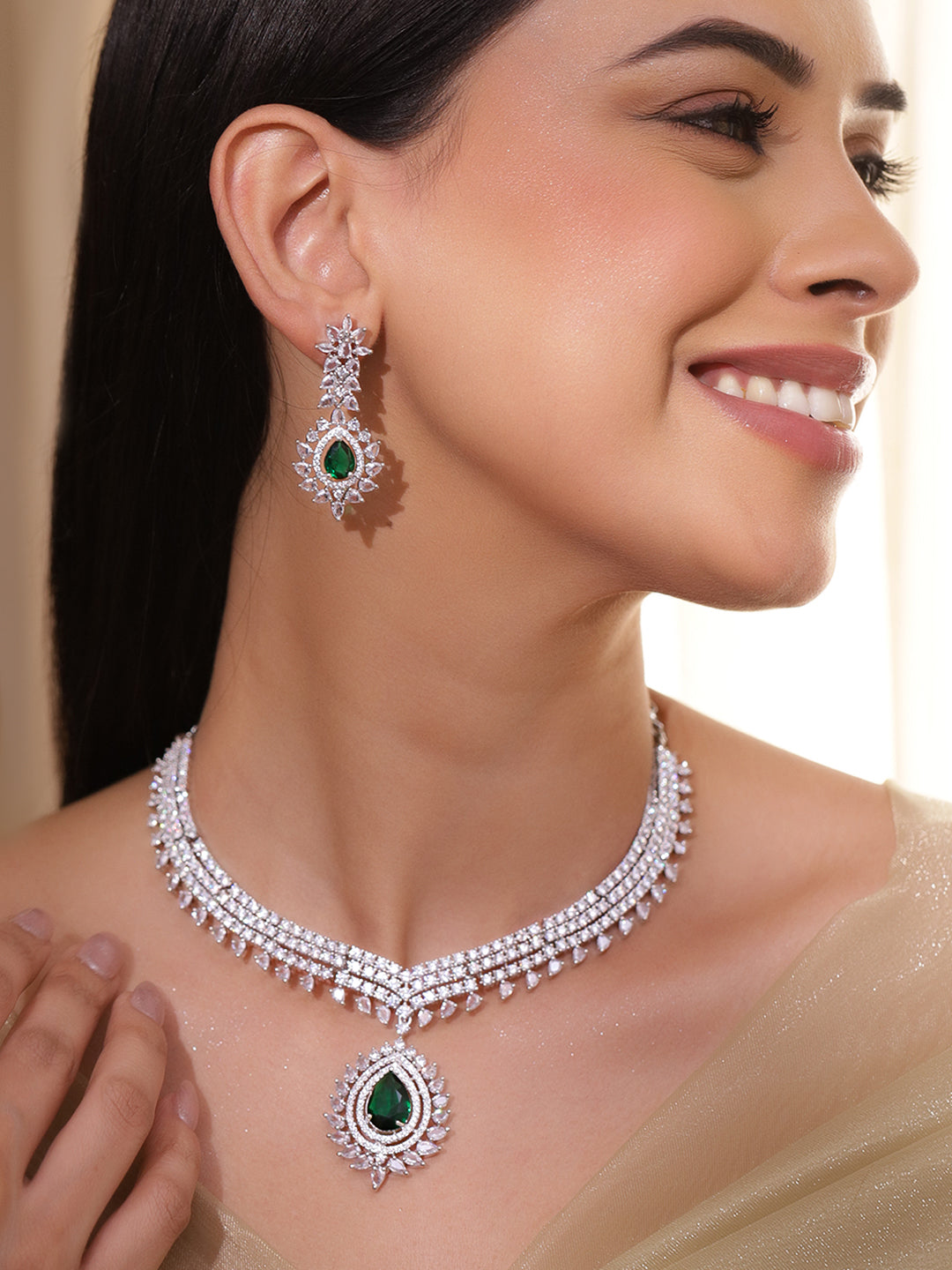 The Queen’s Symphony Green Necklace Set