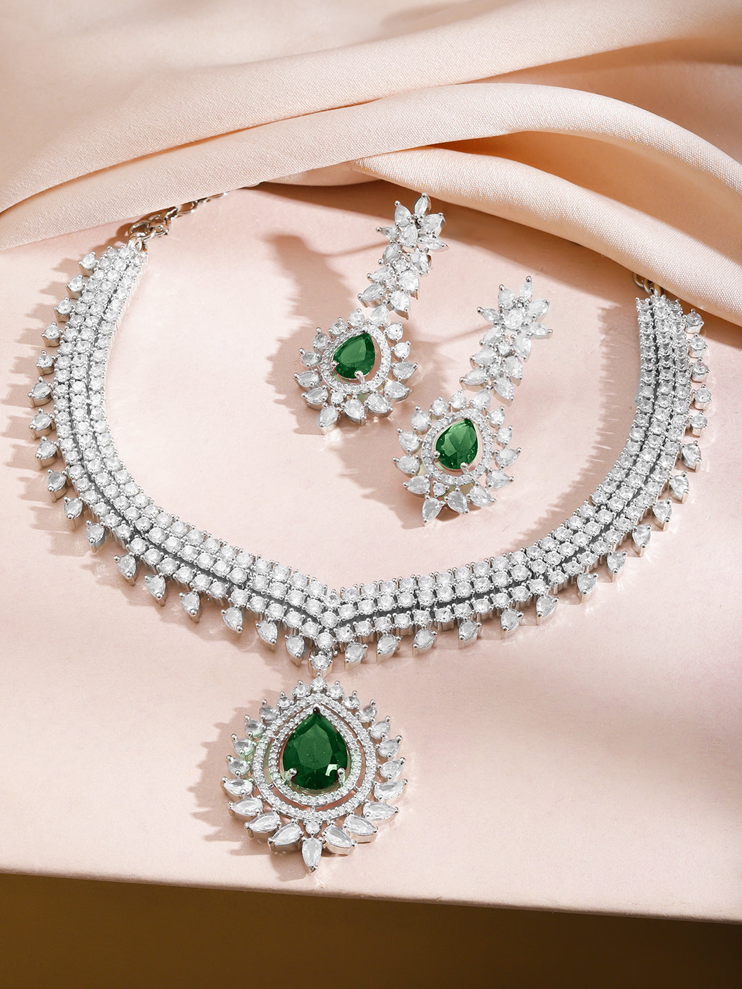 The Queen’s Symphony Green Necklace Set