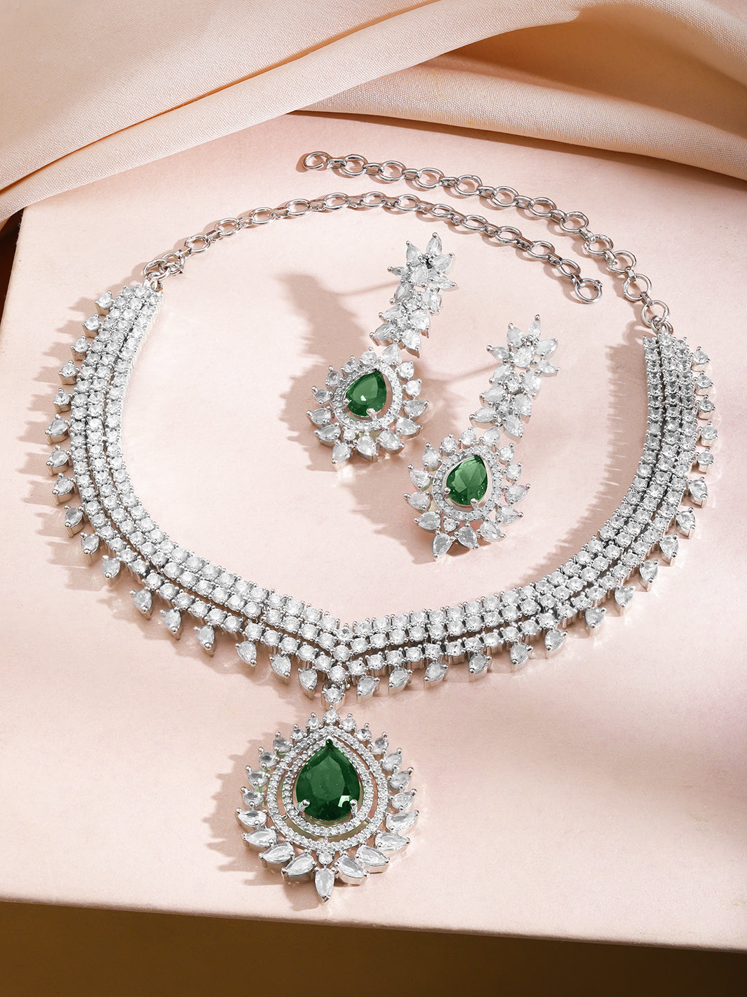 The Queen’s Symphony Green Necklace Set