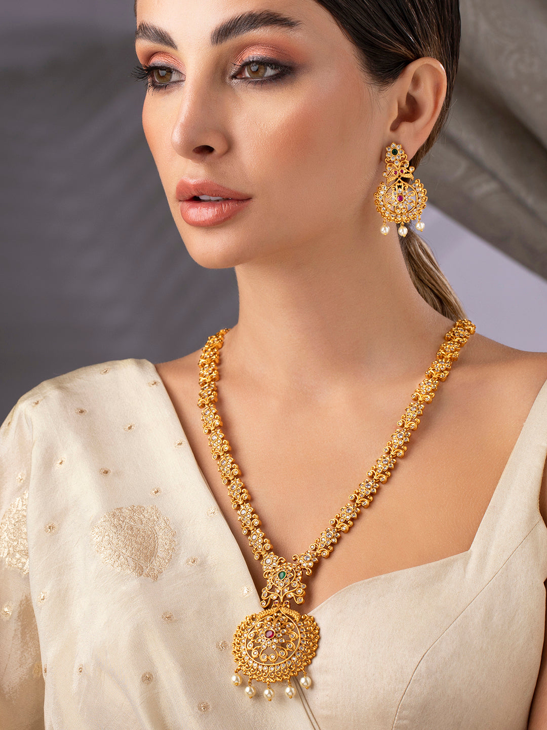 Wentra Gold-Toned Stone-Studded Handcrafted Jewellery Set