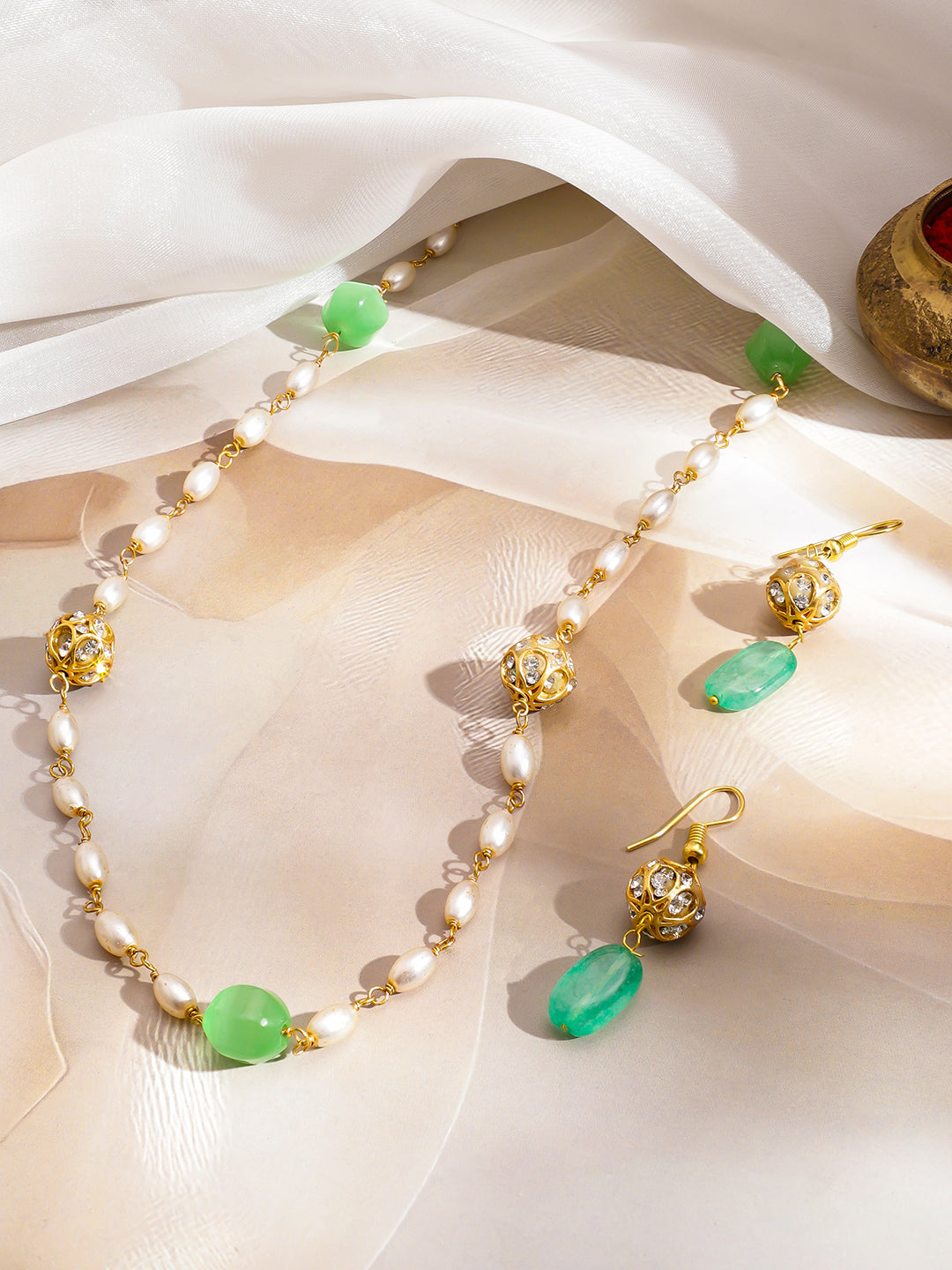 Mint Muse Pearl Necklace Set