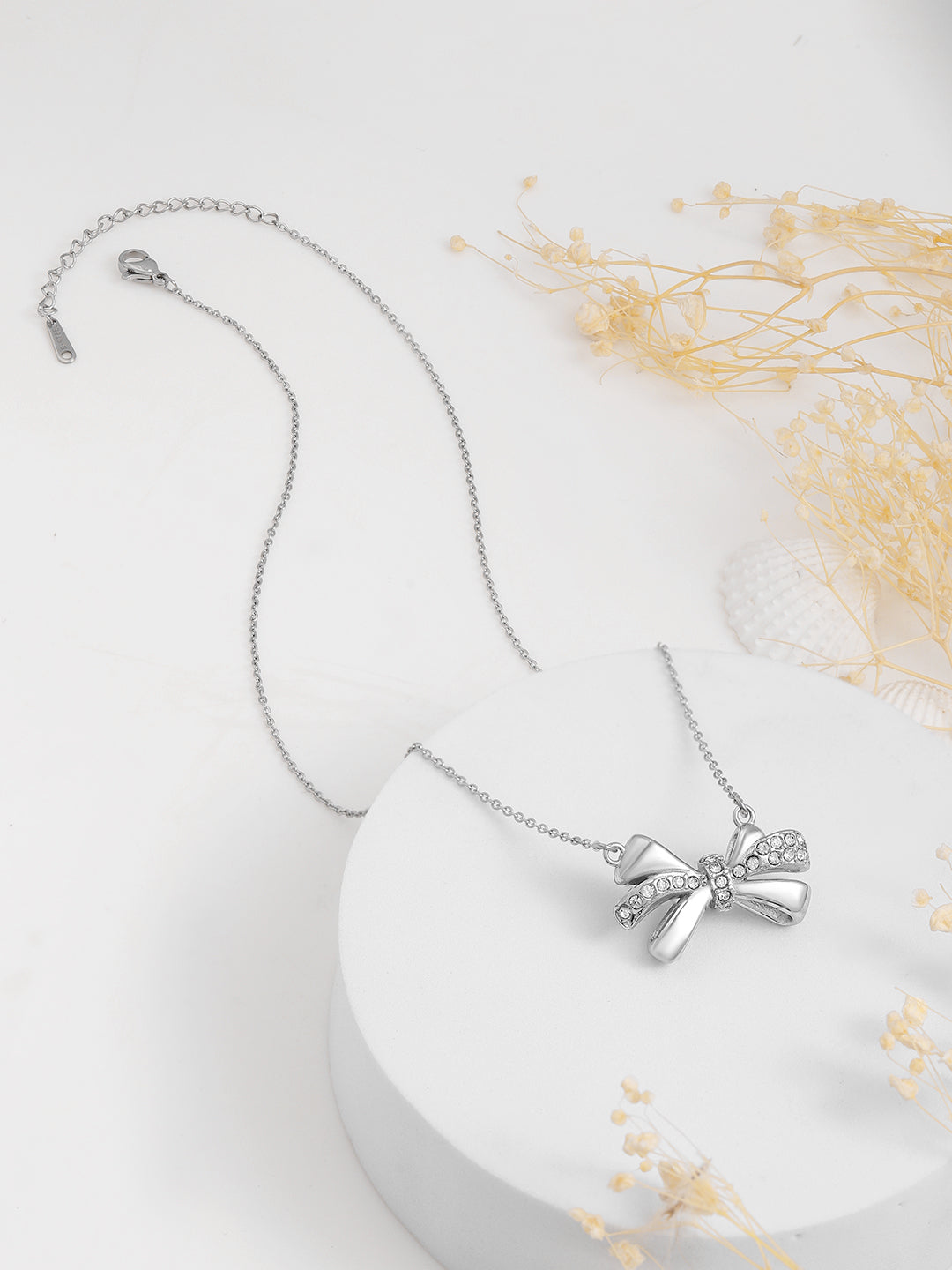 Dazzling Bow Pendant Chain