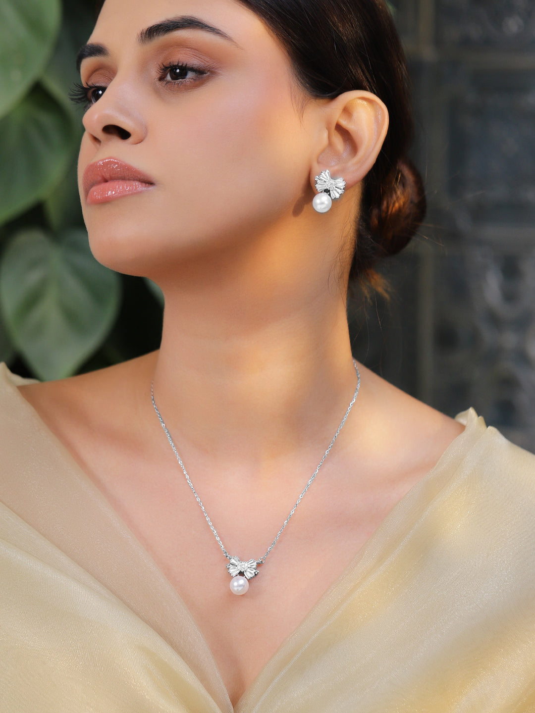 Pearl Bow Modern Pendant Set