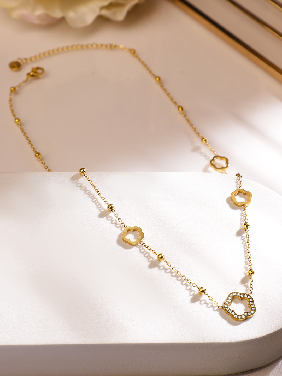 Gold Toned Floral necklace