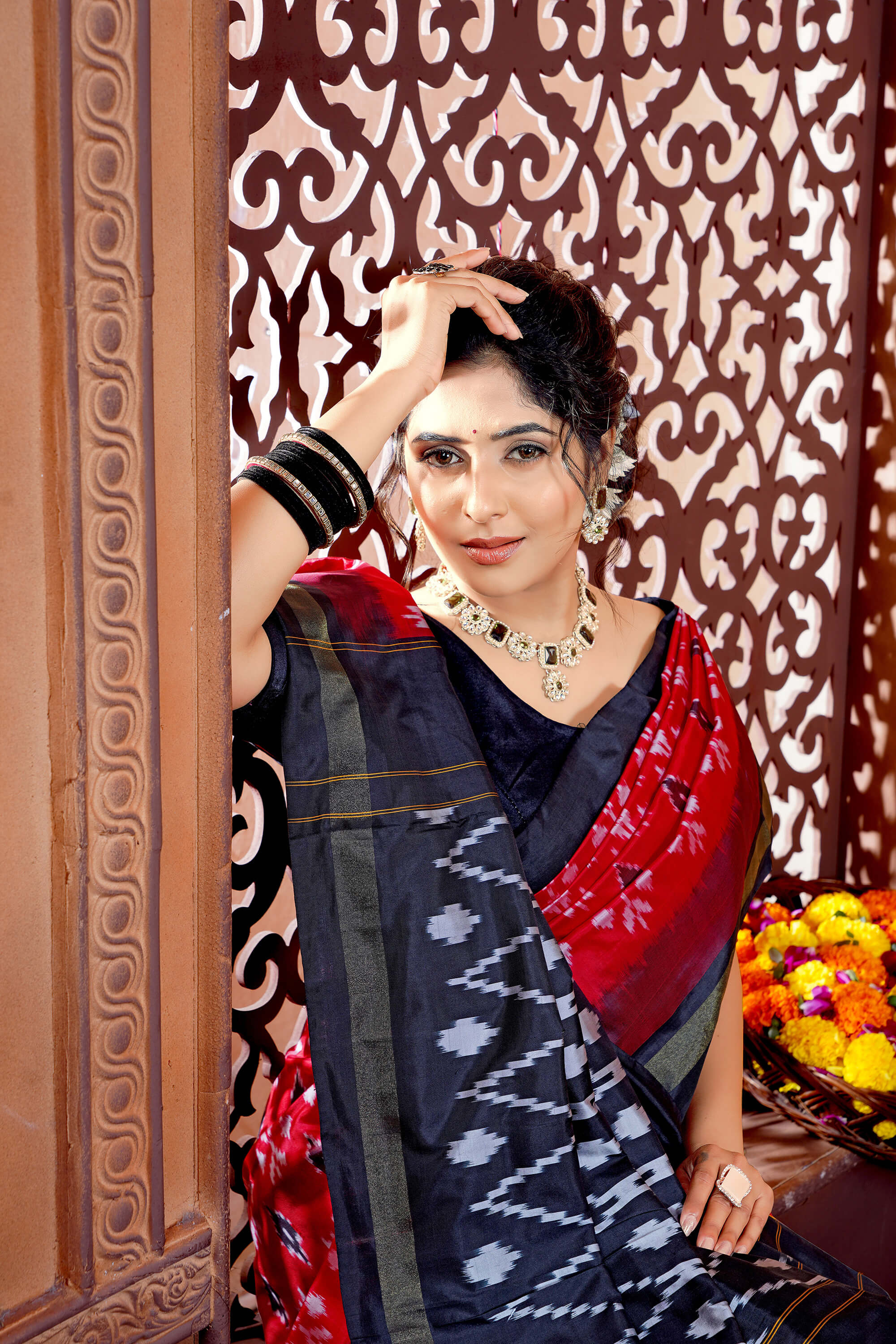 Red and Black Pure Silk Pochampally Handloom Saree in Ikkat Pattern
