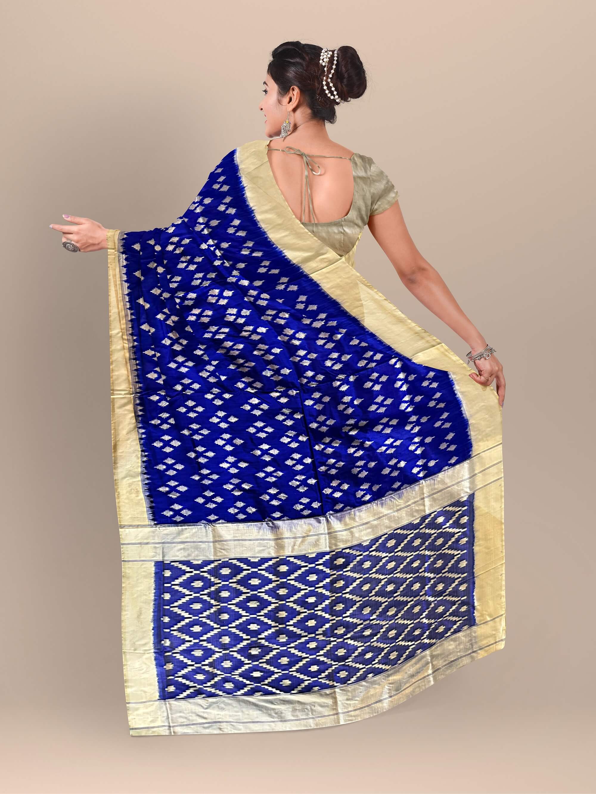 Royal Blue and Cream Pochampally Pure Silk Handloom Saree in Ikkat Pattern