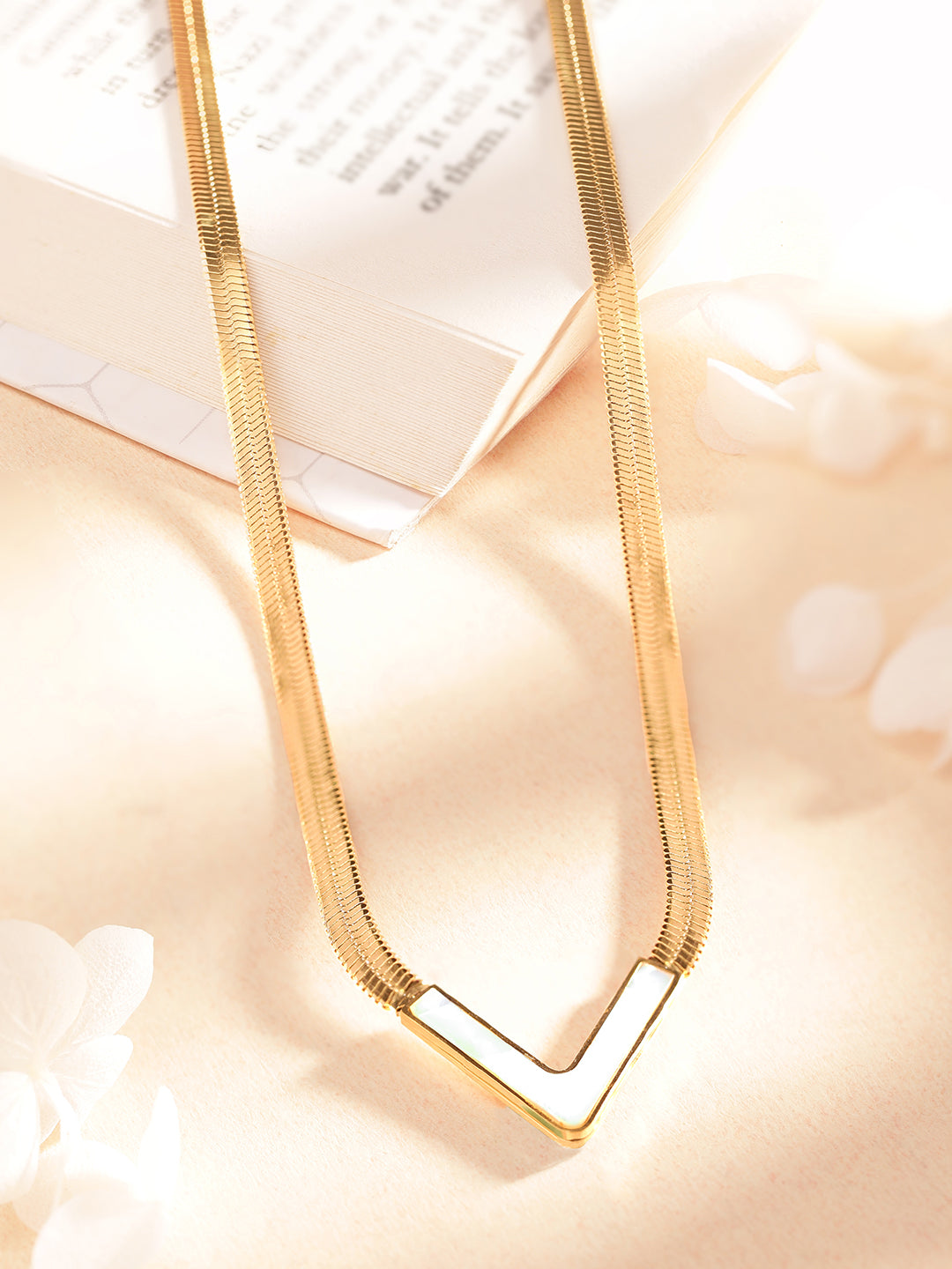 Wentra Voguish 18K Gold Plated Stainless Steel Waterproof Snake Chain With V Shaped Shell Pendant.