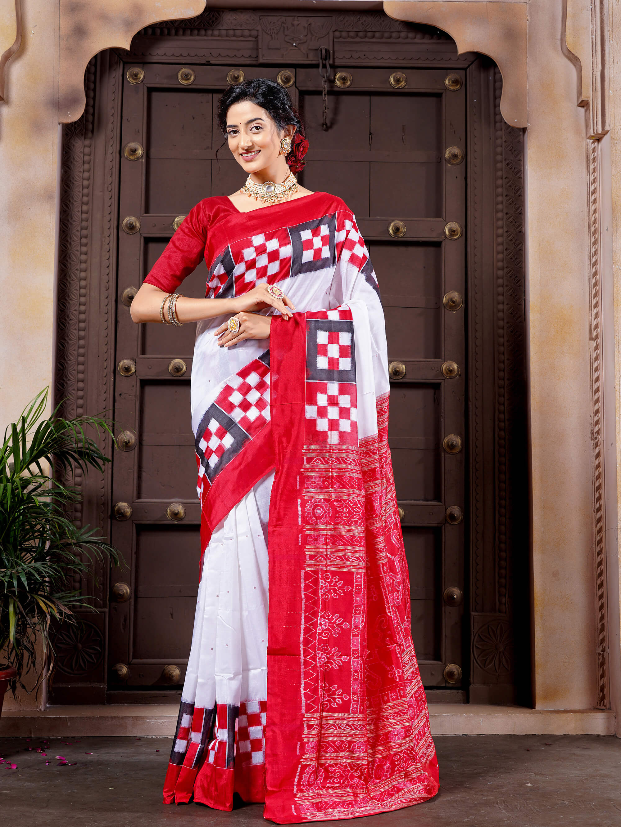 White and Red Pure Silk Sambalpuri Handloom Saree With Pasapalli Design Border