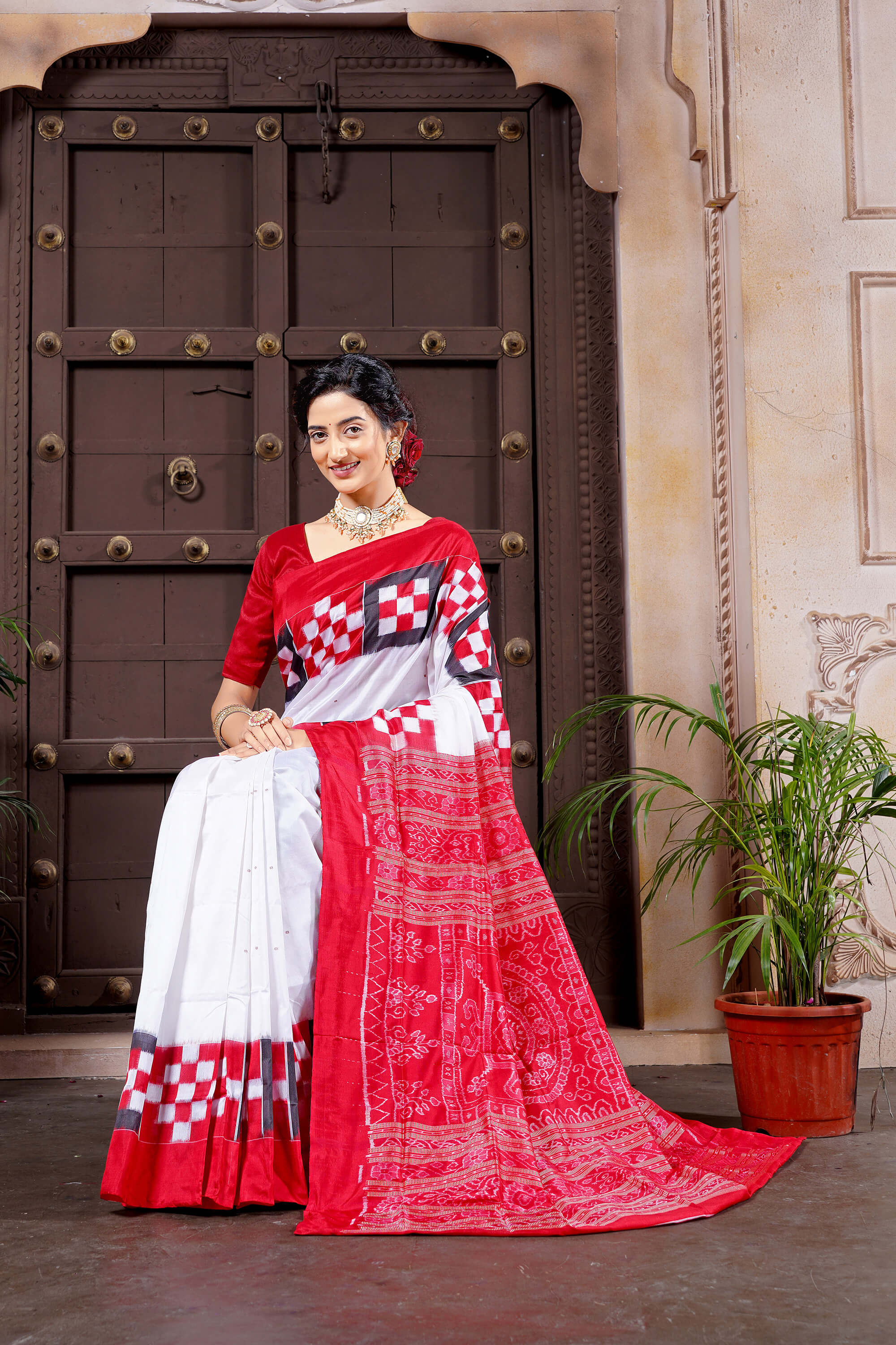 White and Red Pure Silk Sambalpuri Handloom Saree With Pasapalli Design Border