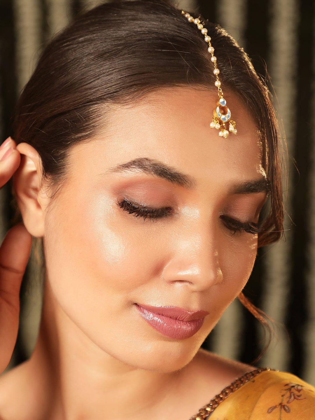 Forehead Star in Kundan Maangtikka