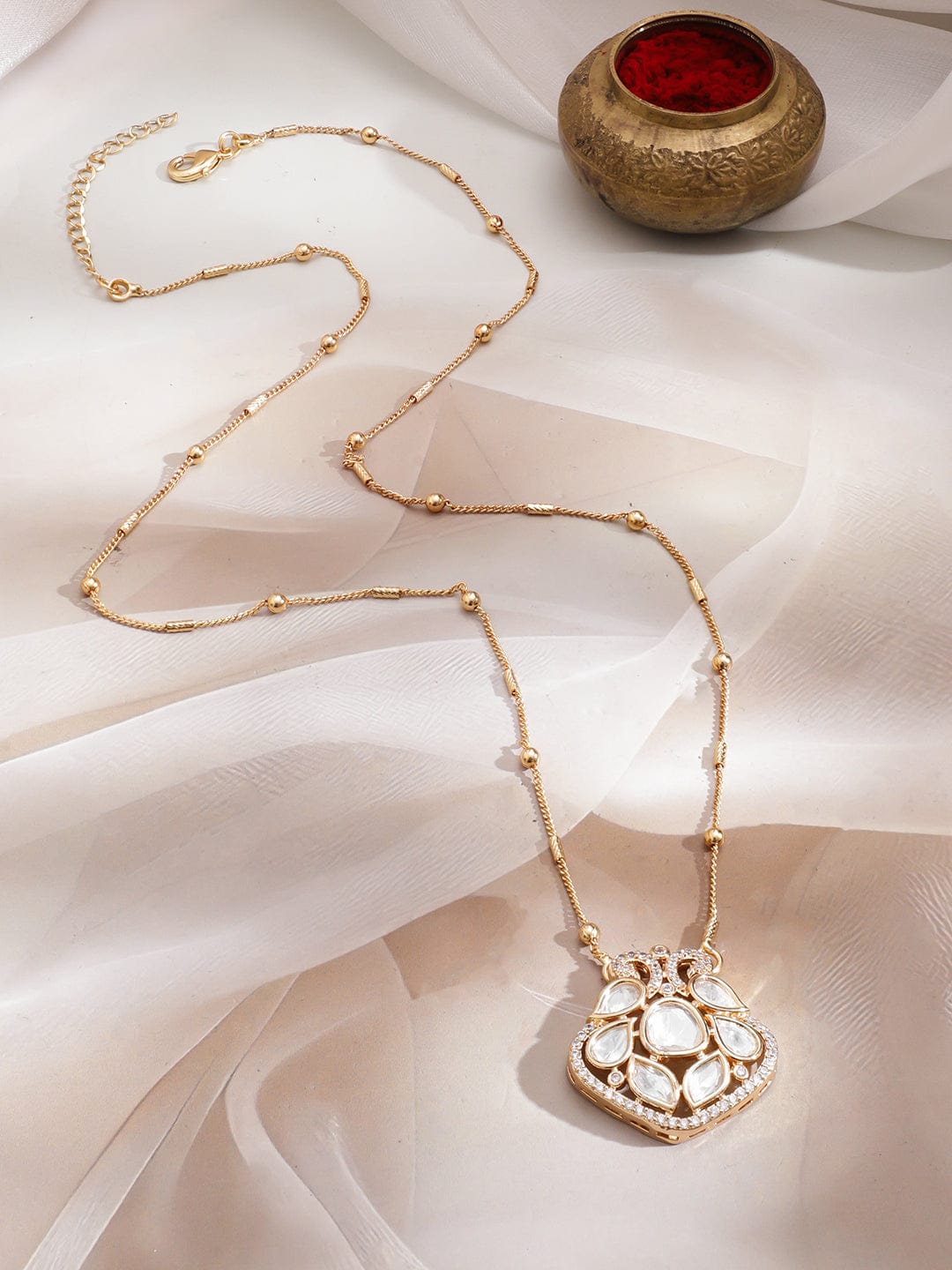 Graceful Kundan Studded Pendant Chain