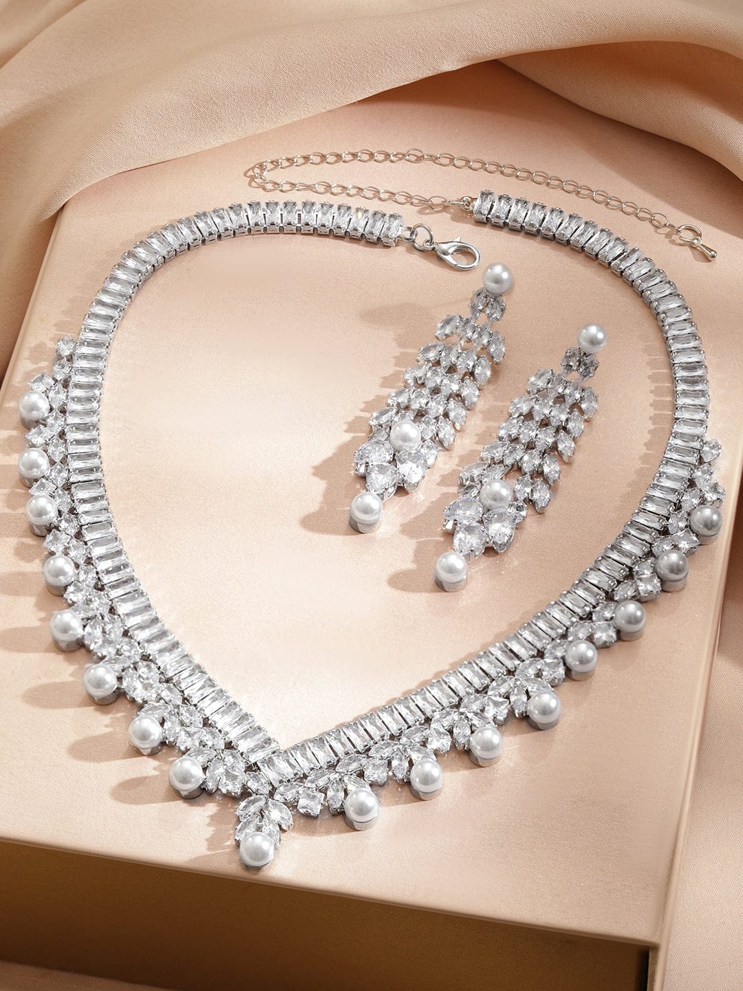 Line Baguette Zirconia Pearl Necklace Set