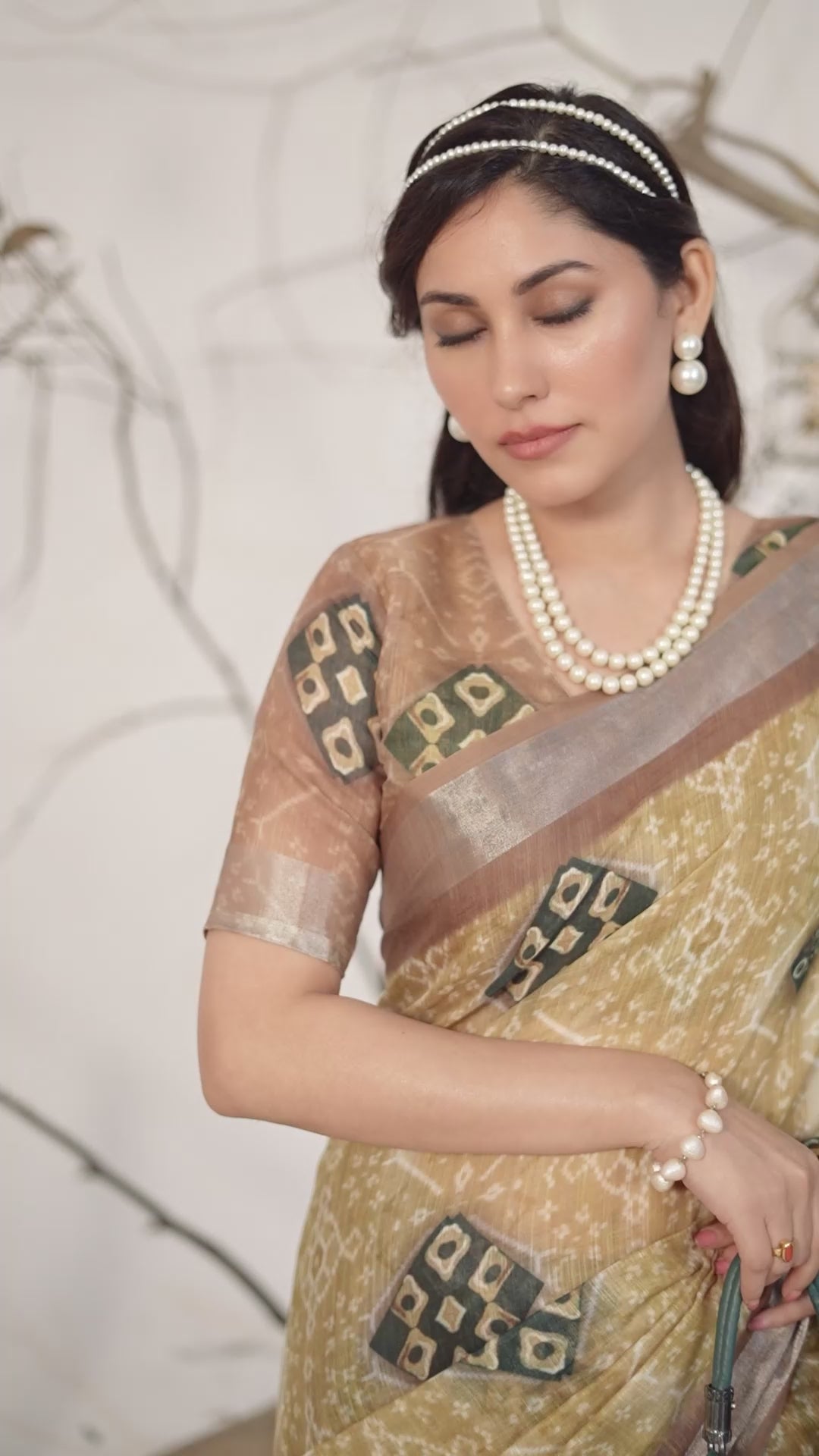 Women's Premium Linen Silk Bandhani Printed Saree with Dual Tone Border & Designer Pallu