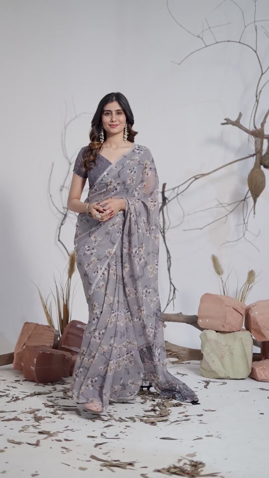 Women's Premium Linen Silk Grey Floral Printed Saree with Designer Border & Elegant Pallu