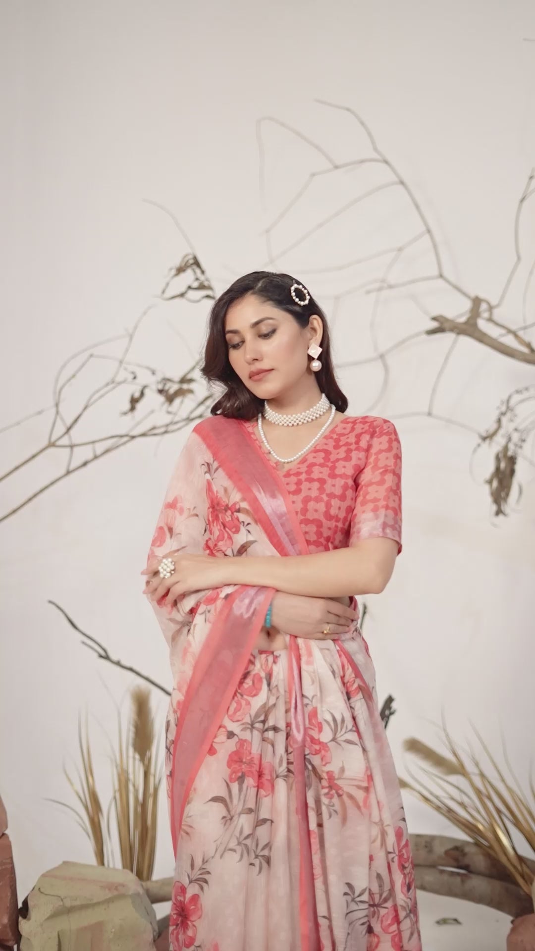 Women's Premium Linen Silk Floral Printed Saree with Pink Woven Border & Tassel Pallu