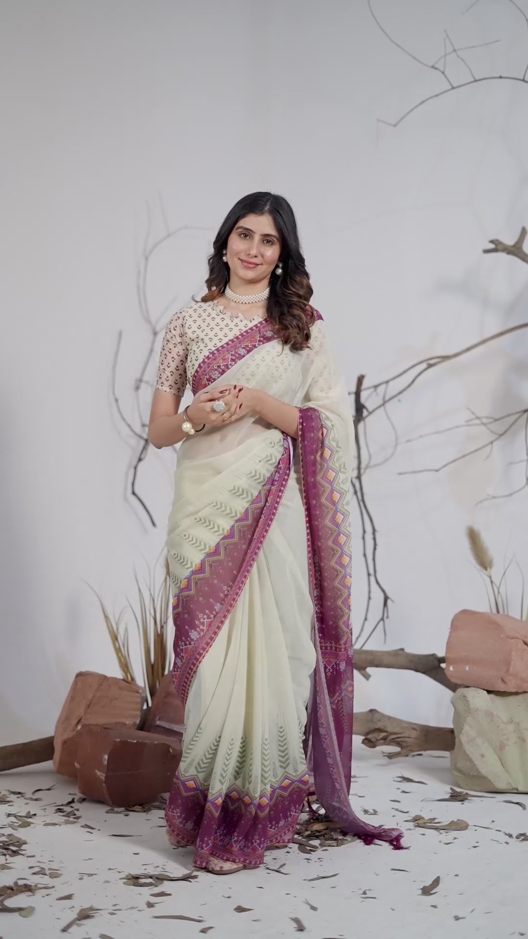Women's Off White Linen Silk Saree with Magenta Ethnic Border & Designer Woven Pallu