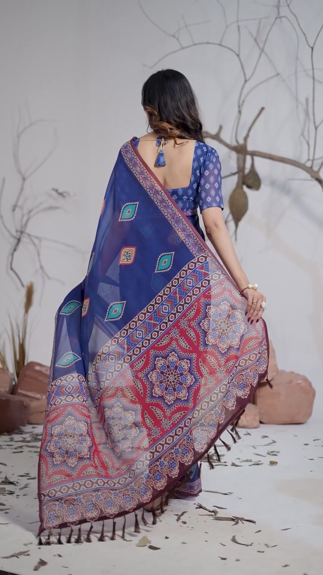 Women's Premium Royal Blue Linen Silk Printed Saree with Ethnic Border & Designer Pallu