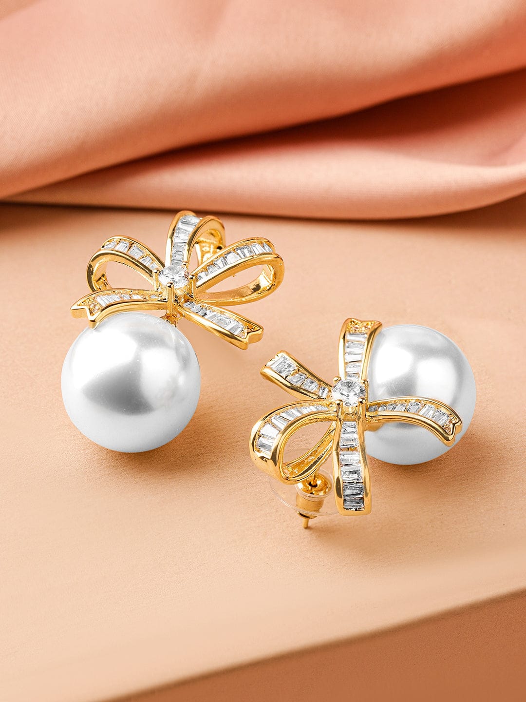 Soft Petal Pearl Studs