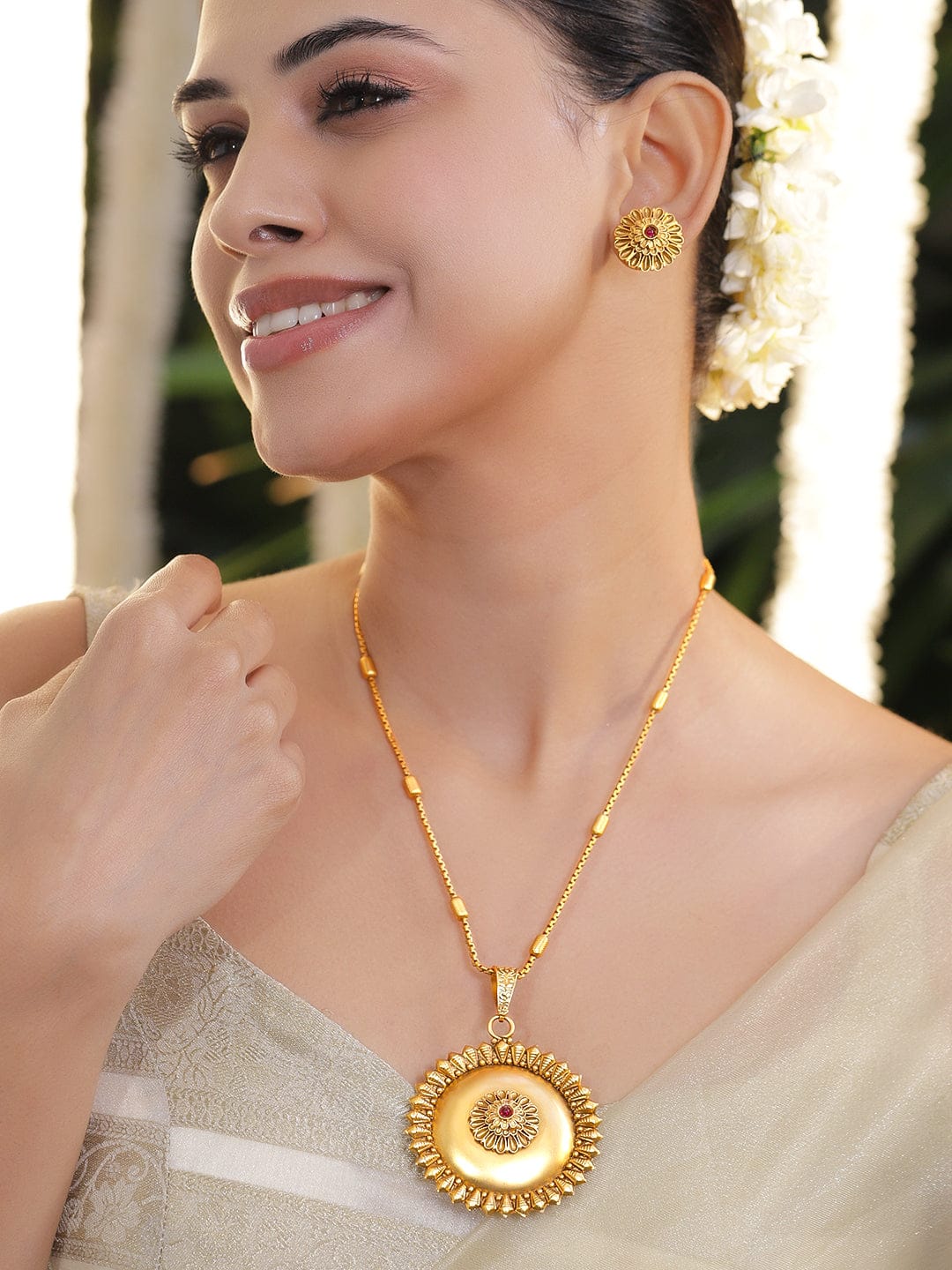 Golden Bloom Grace Pendant Set