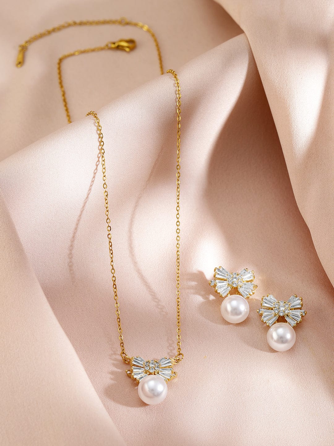 Crystal Studded Pearl Necklace Set