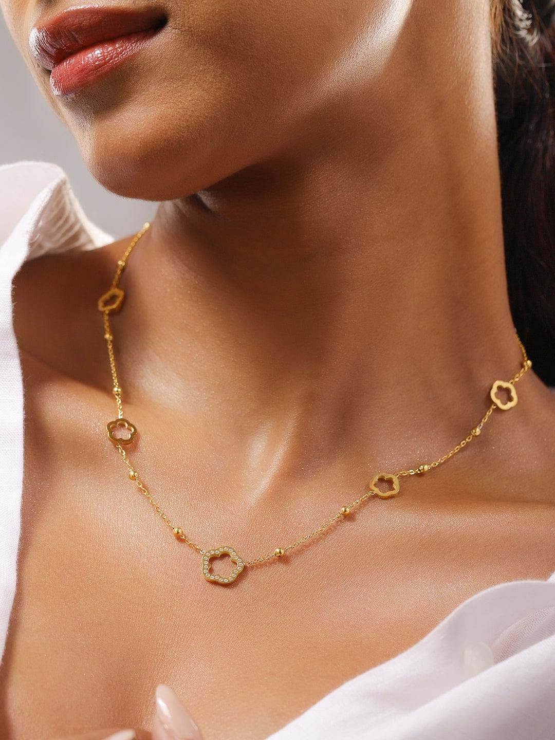 Gold Toned Floral necklace