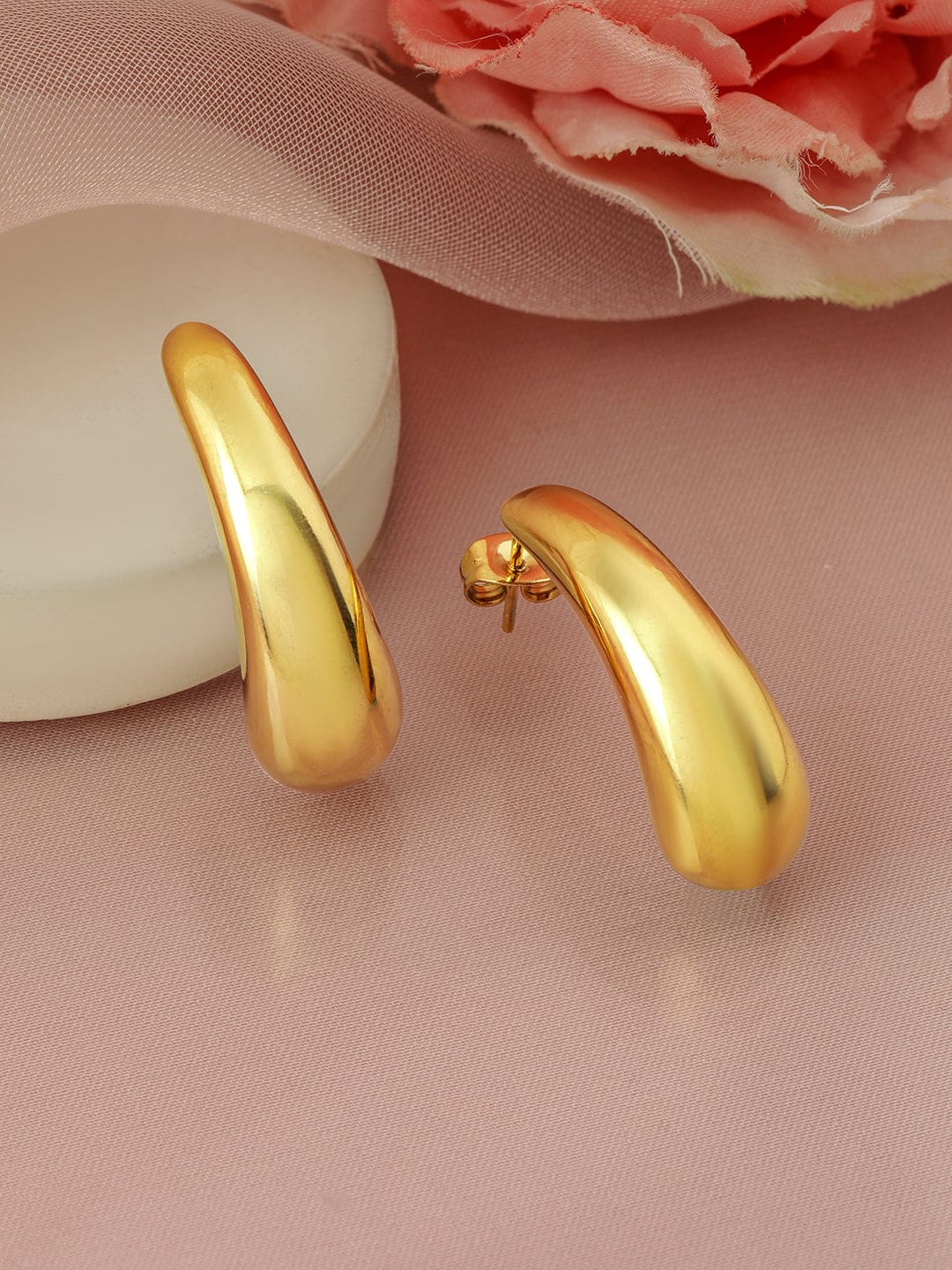 Curved Elegance in Gold Hoops