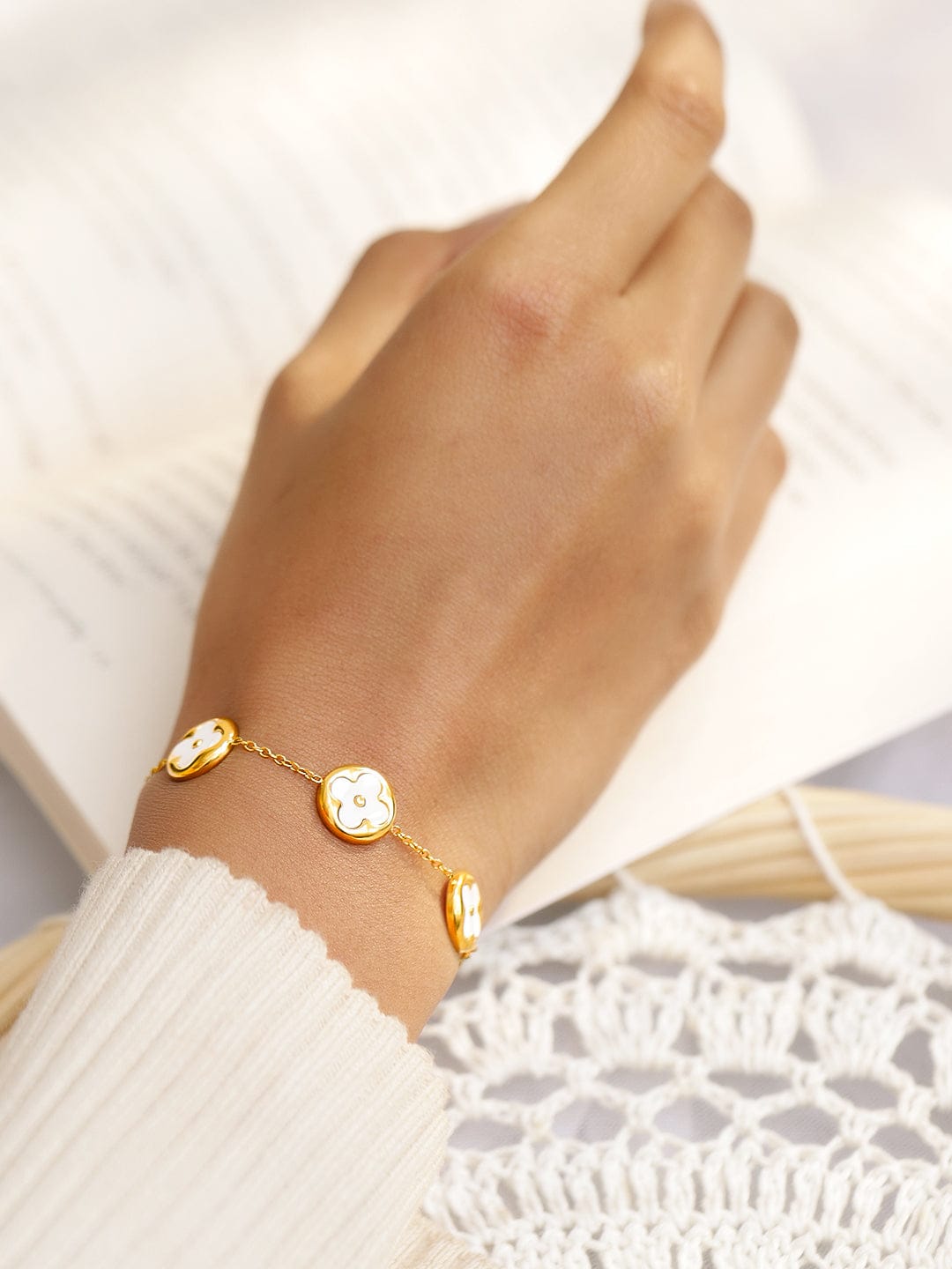 Wentra 18K Gold-Plated Stainless Steel Tarnish-Free Waterproof White Clover Charm Bracelet