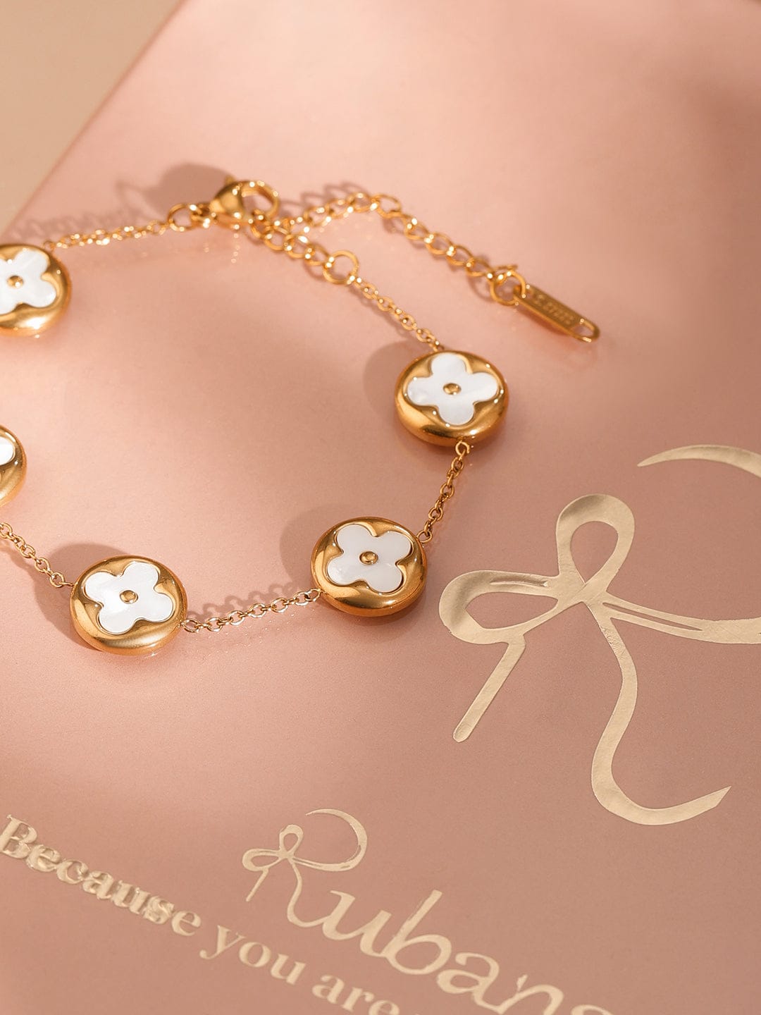 Wentra 18K Gold-Plated Stainless Steel Tarnish-Free Waterproof White Clover Charm Bracelet