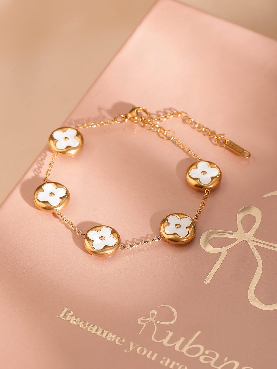 Wentra 18K Gold-Plated Stainless Steel Tarnish-Free Waterproof White Clover Charm Bracelet