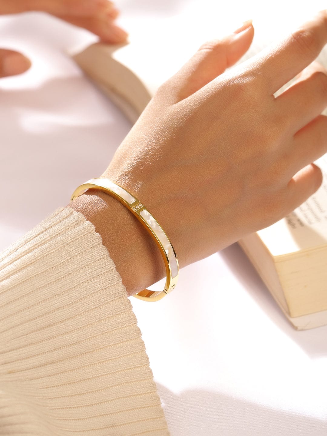 Wentra 18K Gold Plated Stainless Steel Tarnish-Free Waterproof White Marble Stone Bracelet