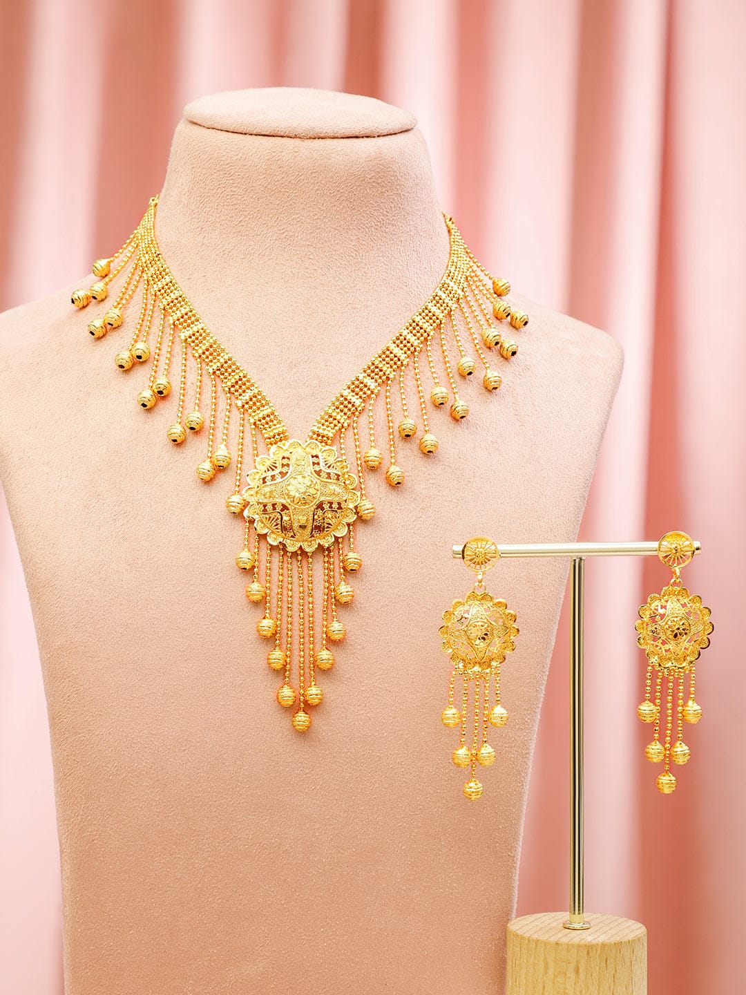 Majestic Palace Golden Necklace Set