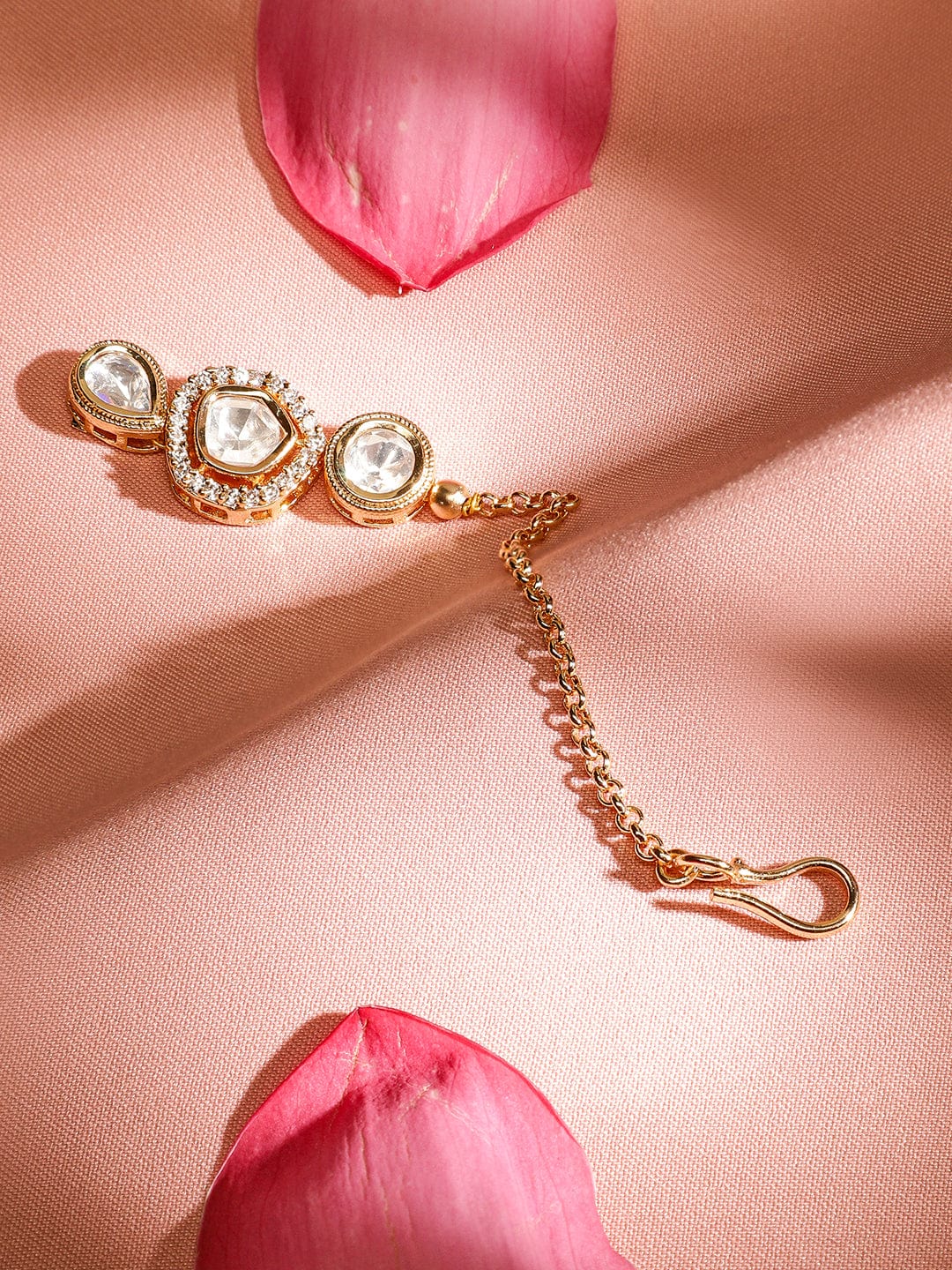 Minimal Elegance Kundan Maang Tikka
