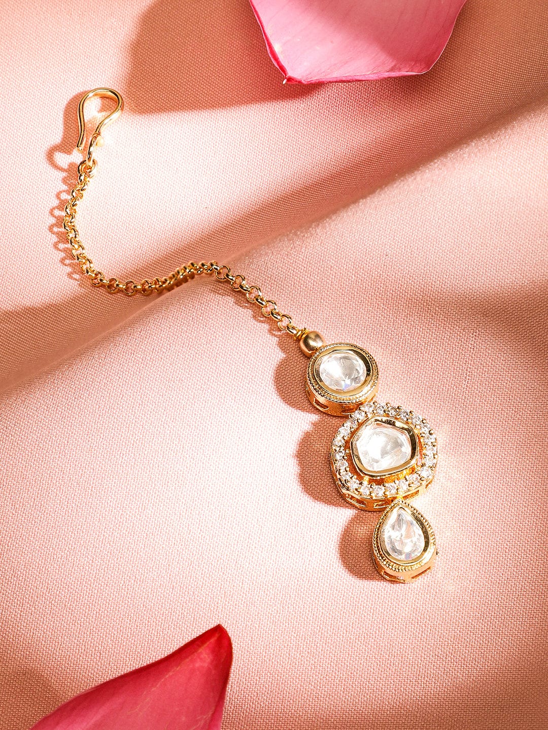 Minimal Elegance Kundan Maang Tikka