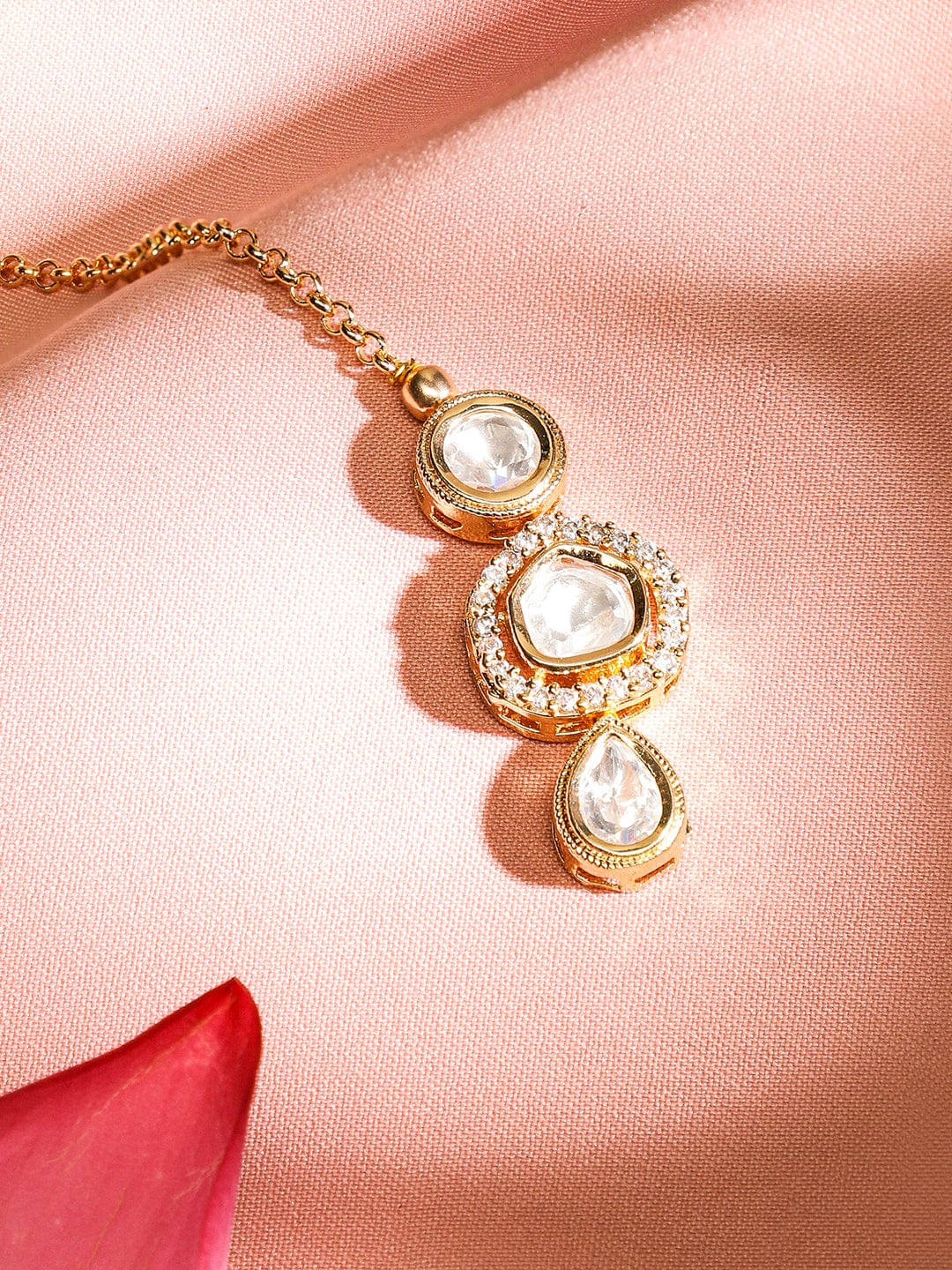 Minimal Elegance Kundan Maang Tikka