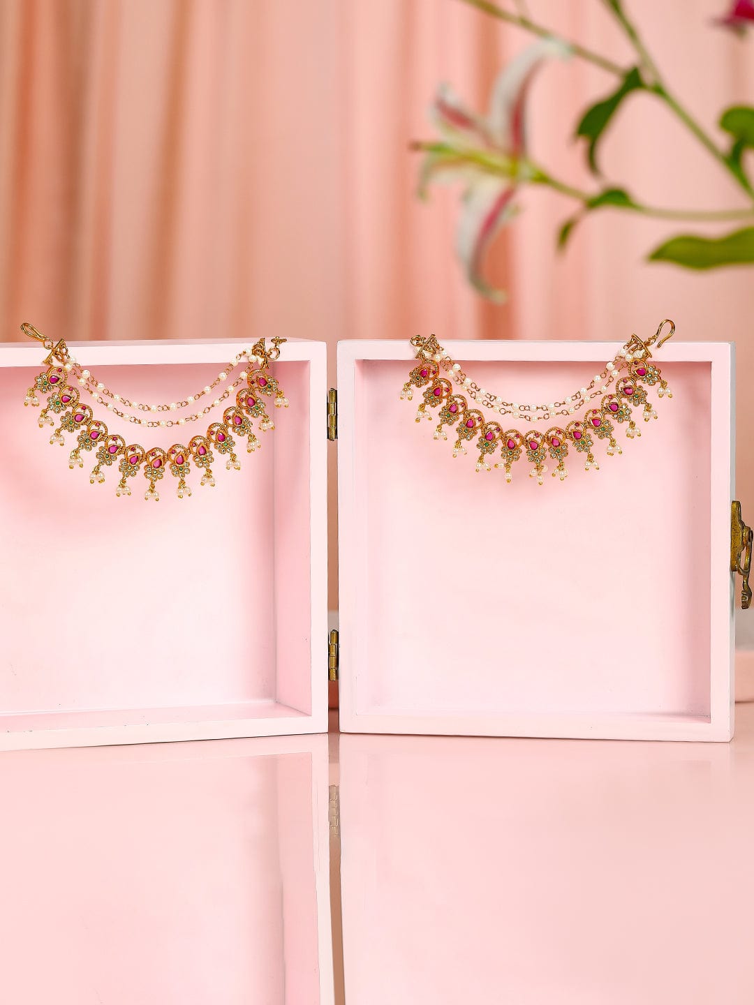Enchanting Pearls Red White Kaan Chain